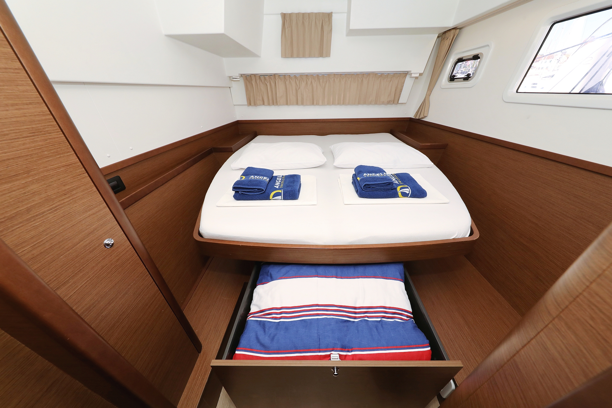 Lagoon 42 - 4 + 2 cab. — photo 44