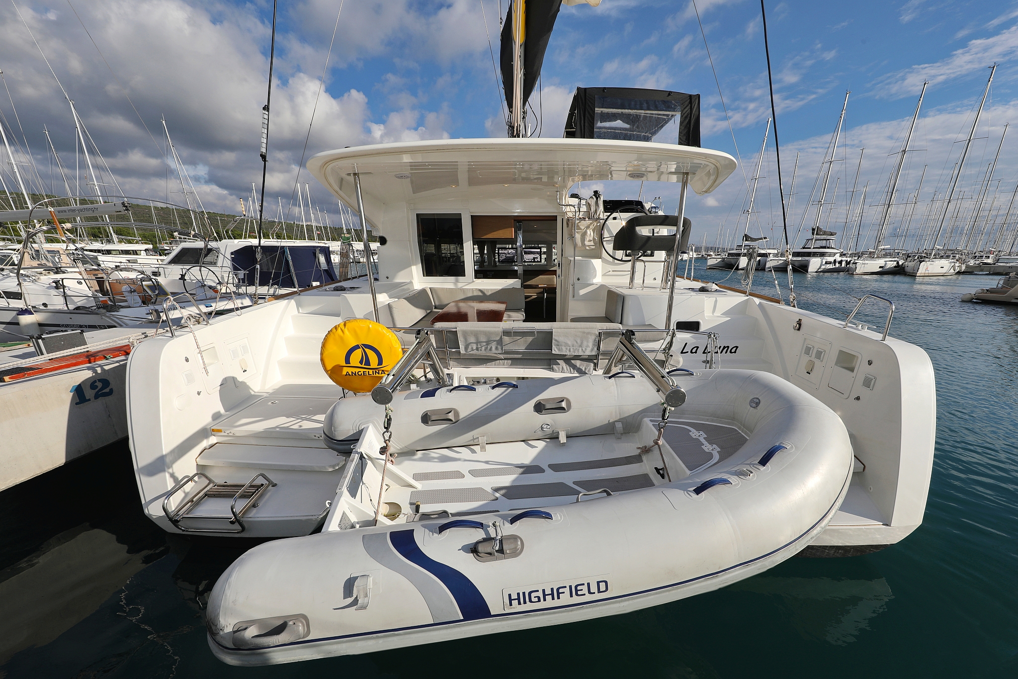 Lagoon 40 - 4 + 2 cab — photo 1