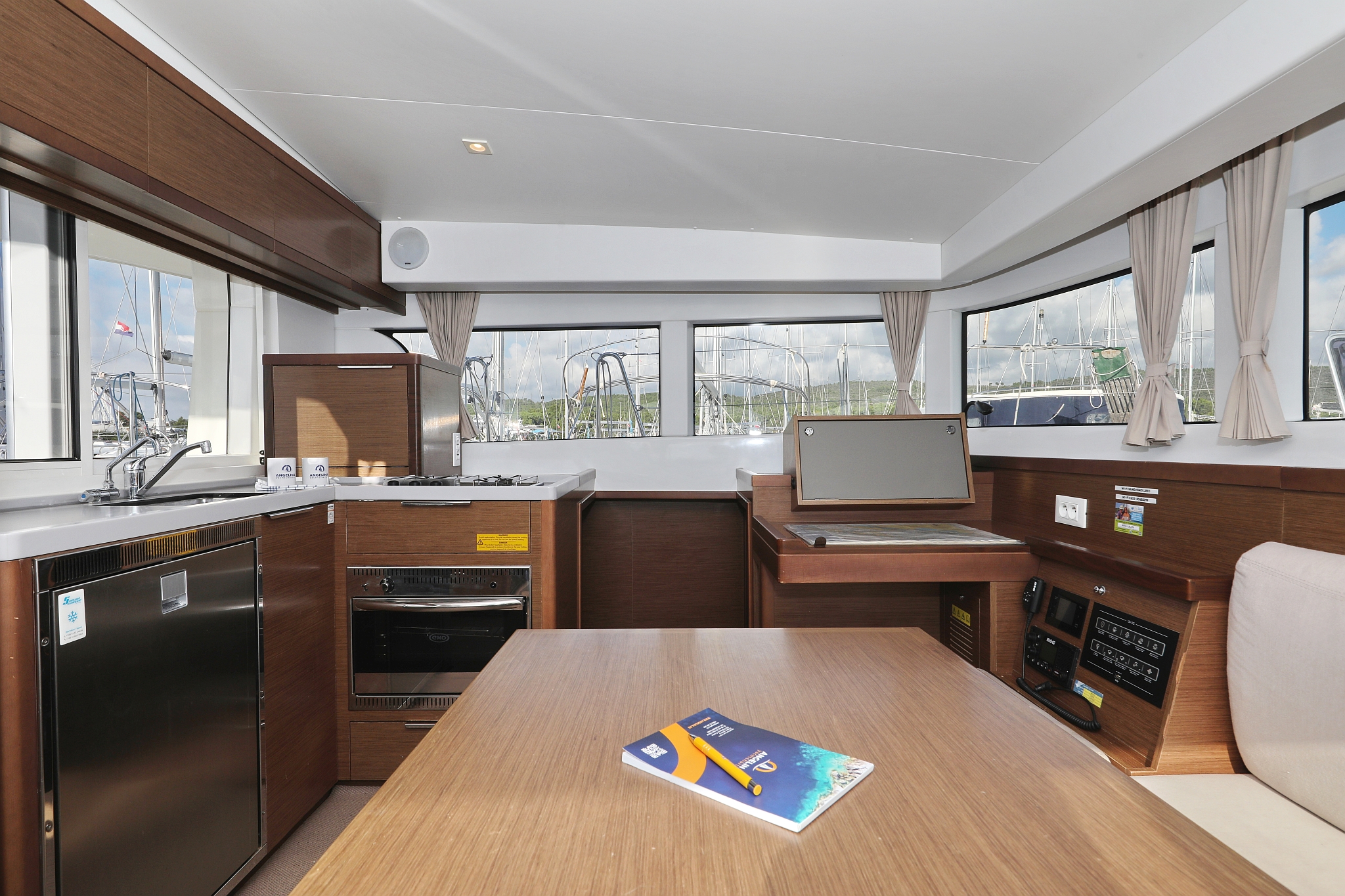 Lagoon 40 - 4 + 2 cab — photo 31