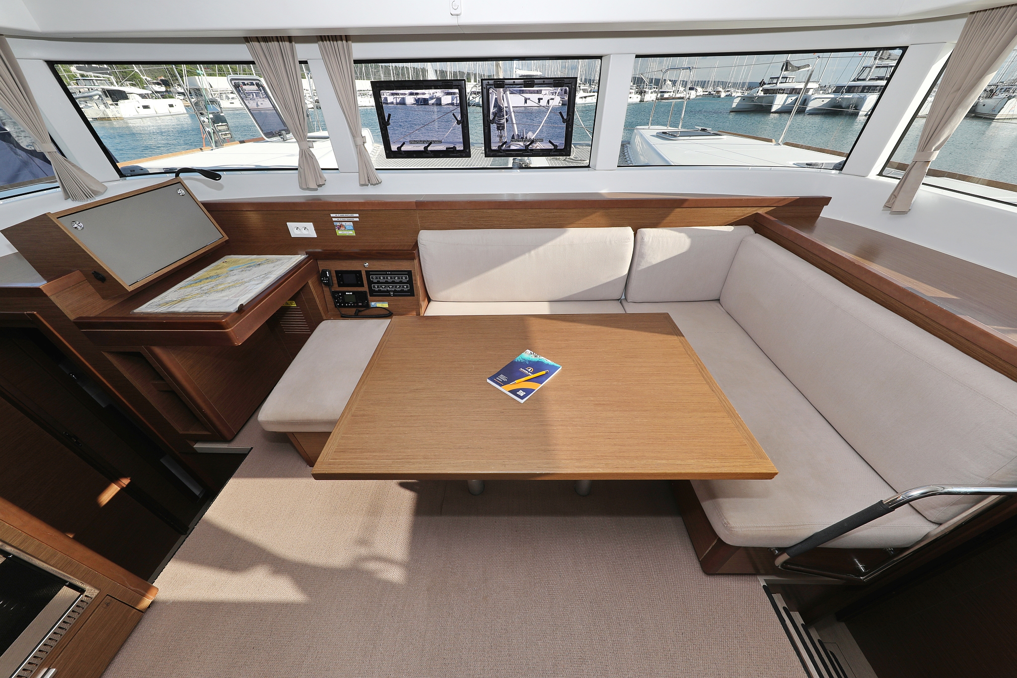 Lagoon 40 - 4 + 2 cab — photo 37