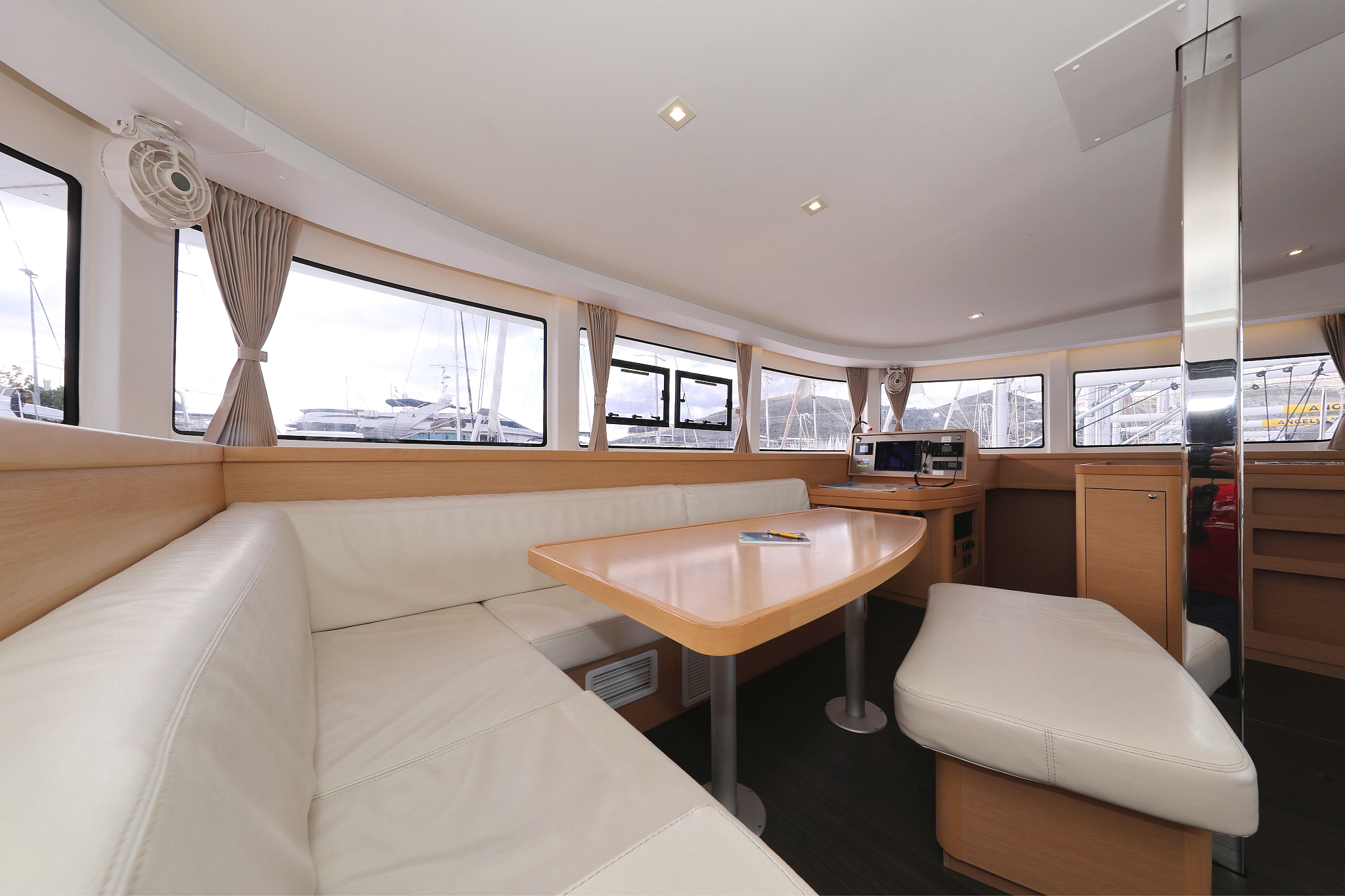 Lagoon 42 - 4 + 2 cab. — photo 14