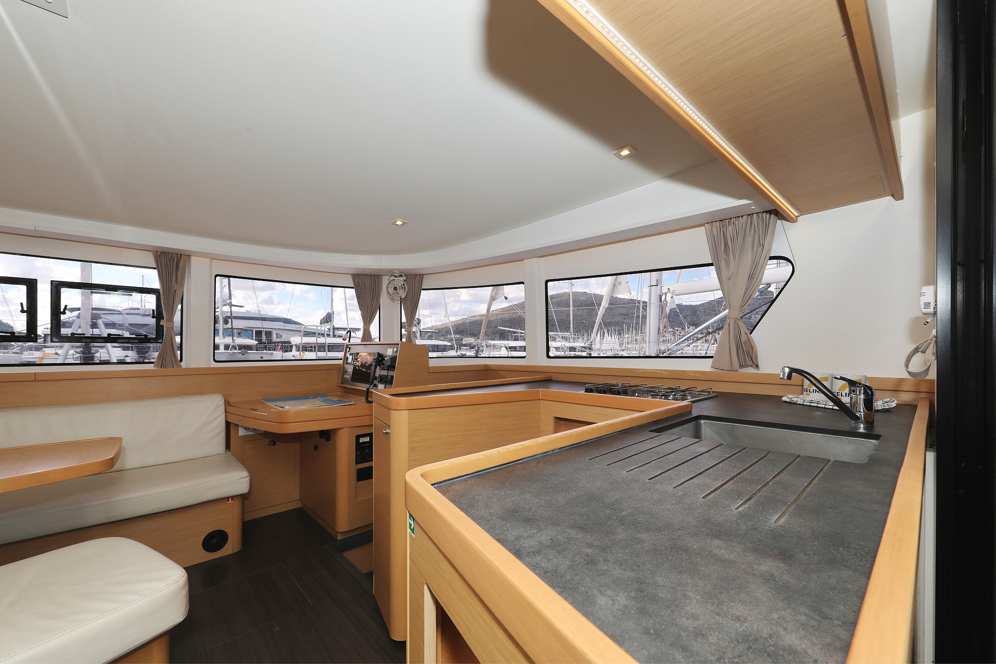 Lagoon 42 - 4 + 2 cab. — photo 20