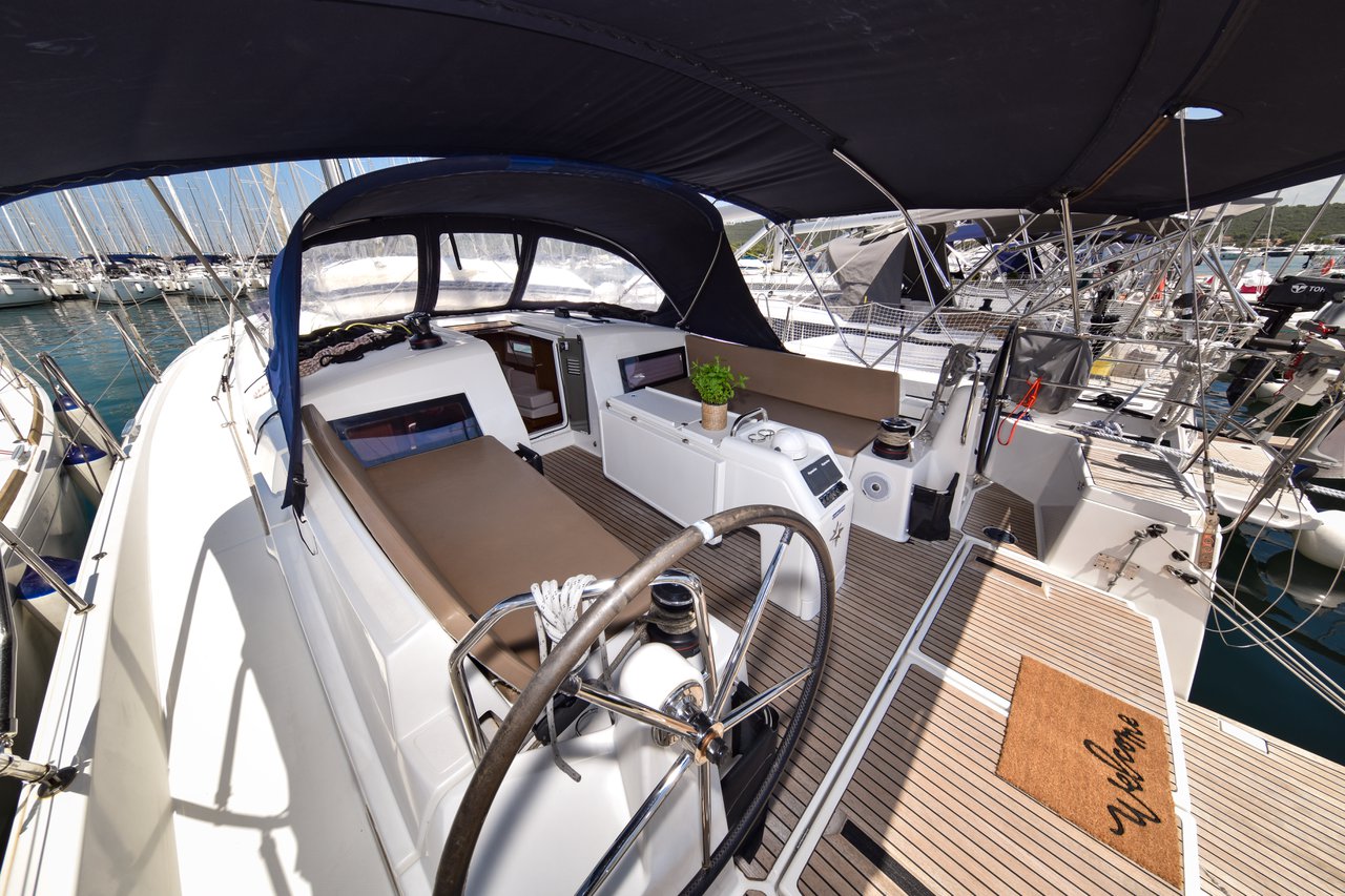 Sun Odyssey 490 - 5 + 1 cab. — photo 4