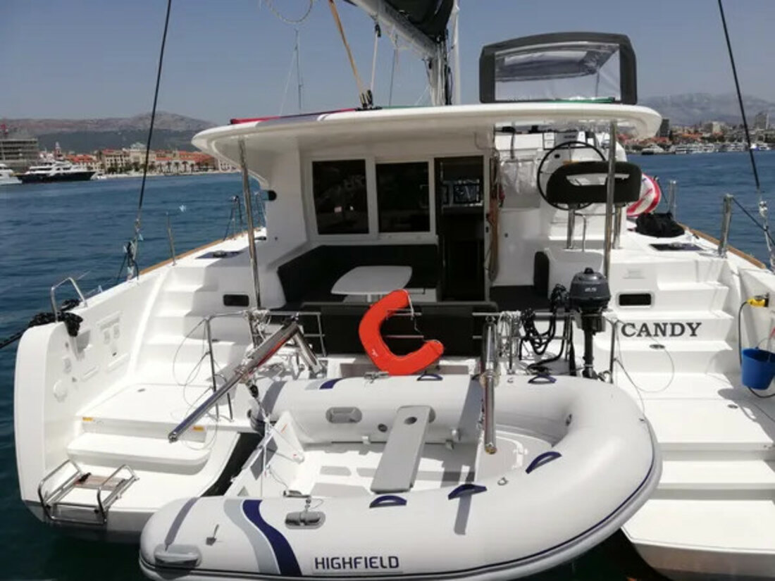 Lagoon 40 - 4 + 2 cab — photo 1