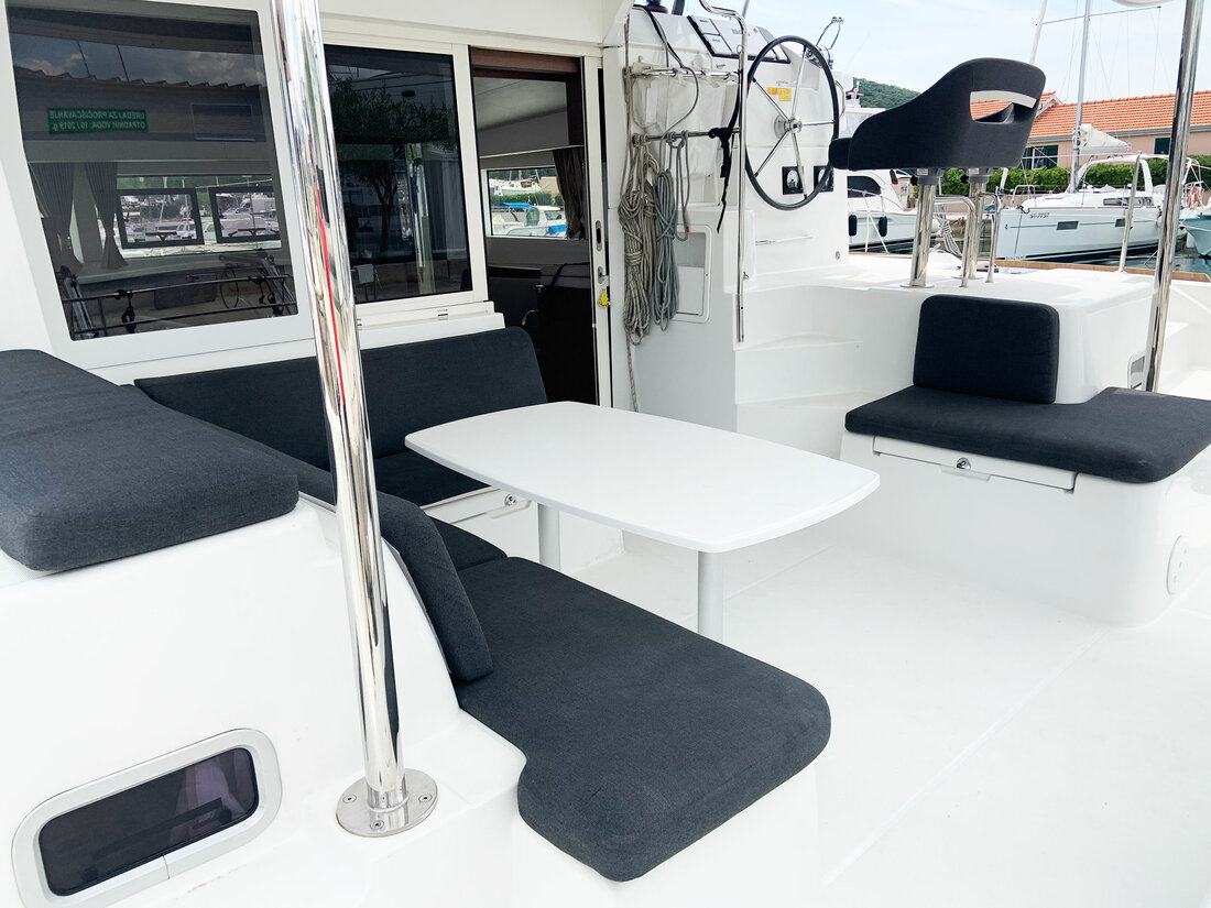 Lagoon 40 - 4 + 2 cab — photo 7