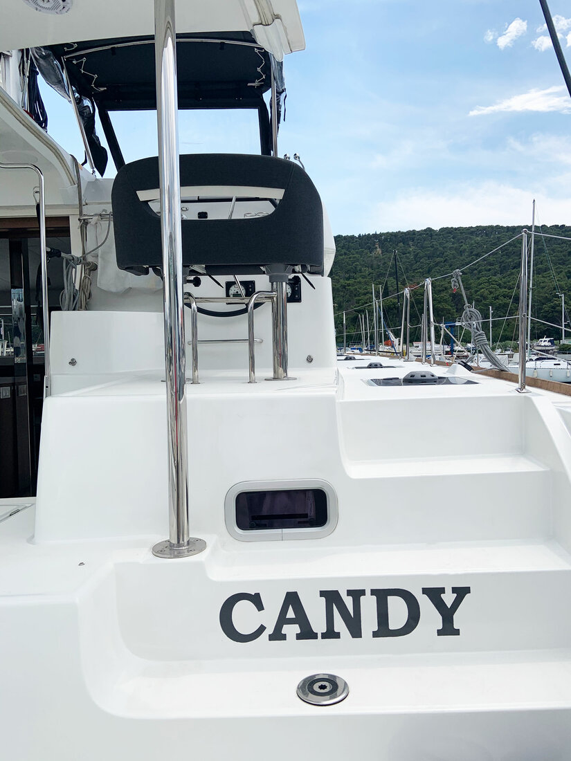 Lagoon 40 - 4 + 2 cab — photo 10