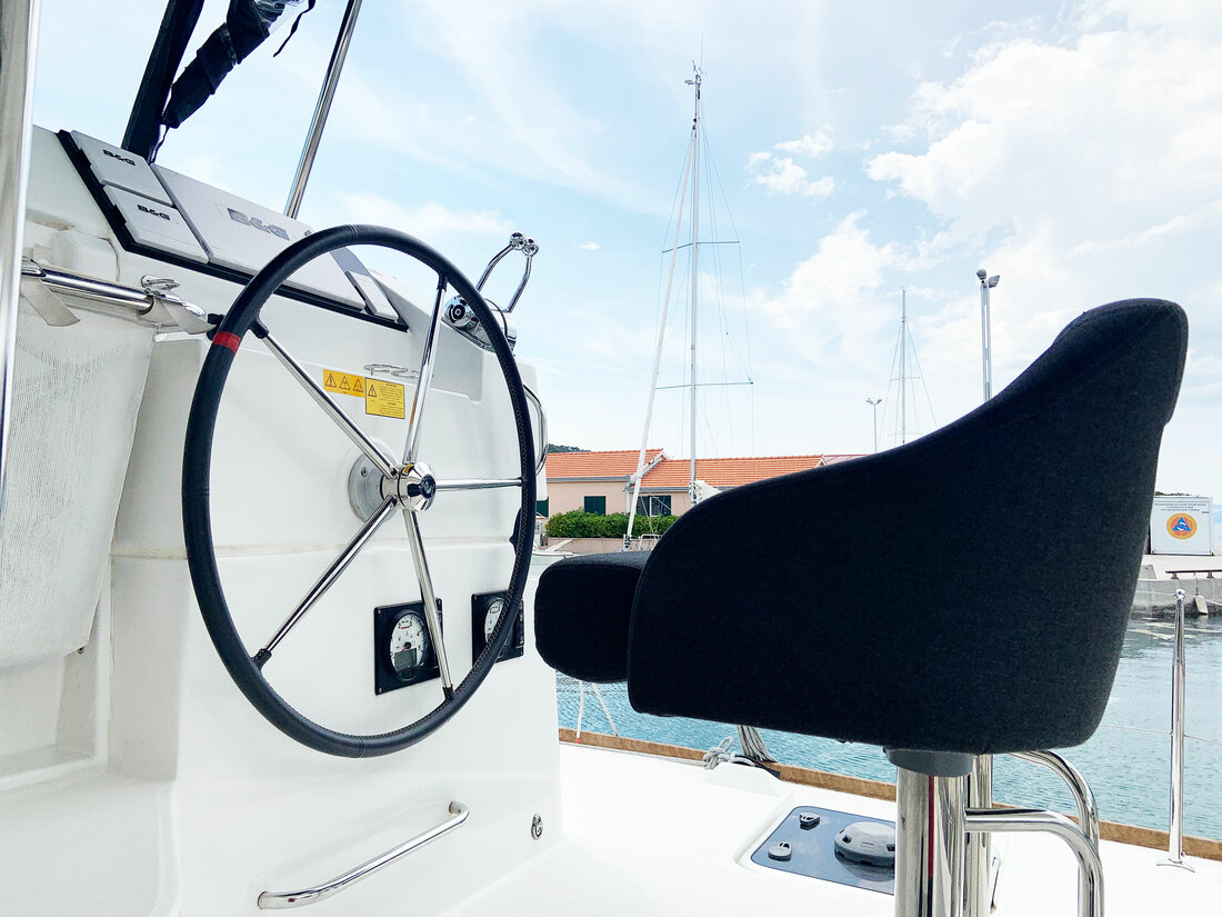 Lagoon 40 - 4 + 2 cab — photo 11