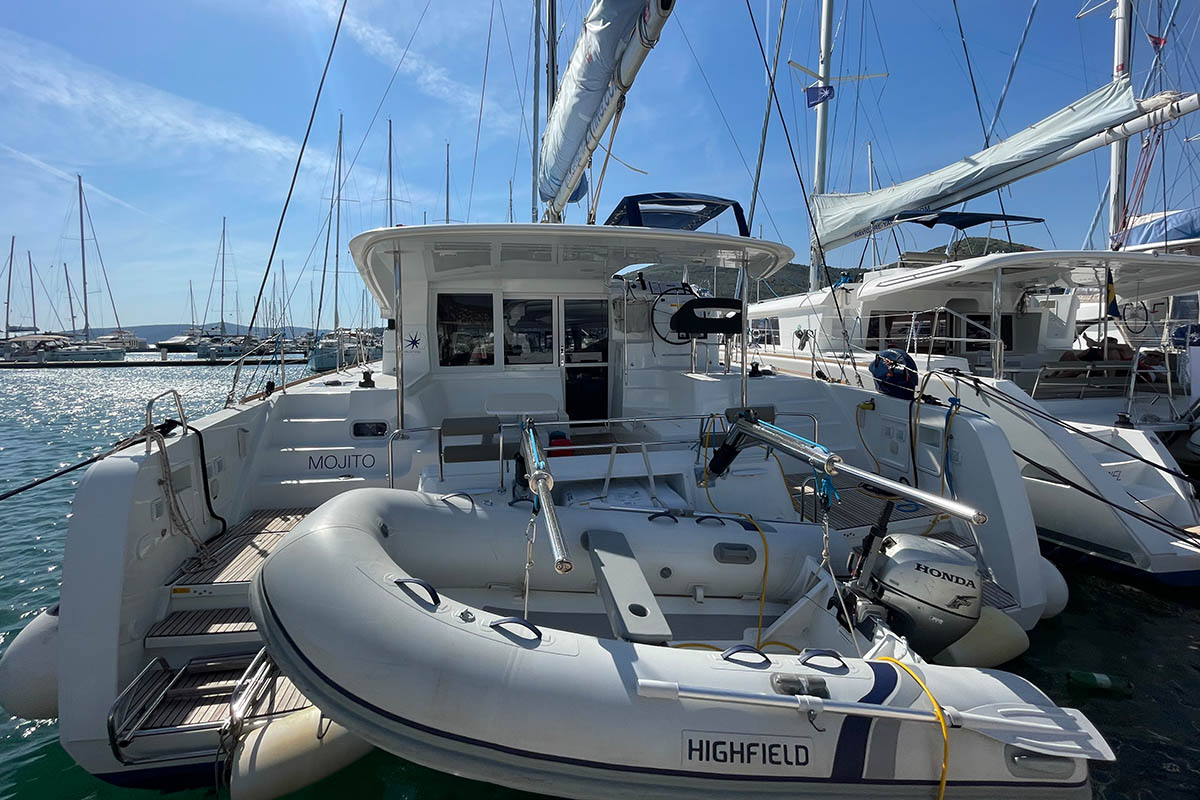 Lagoon 40 - 4 + 2 cab — photo 1