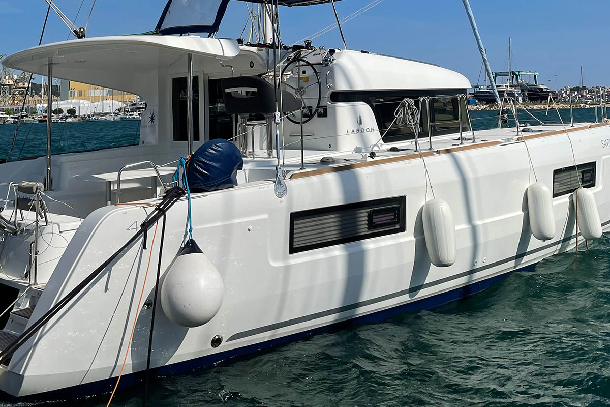 Lagoon 40 - 4 + 2 cab — photo 16