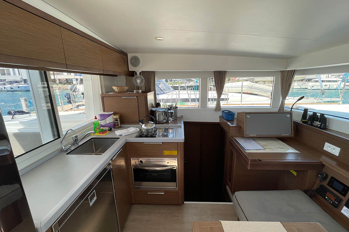 Lagoon 40 - 4 + 2 cab — photo 19