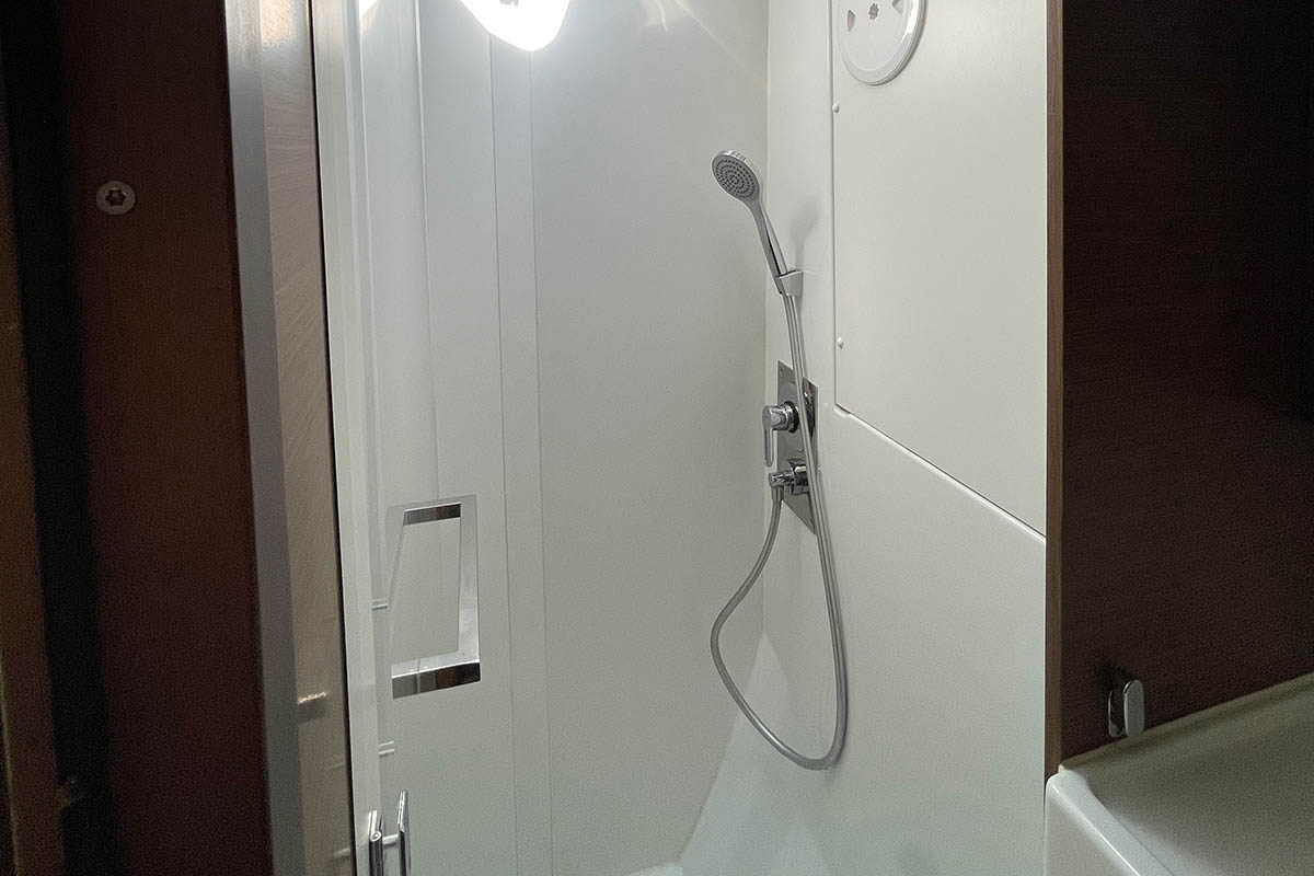 Lagoon 40 - 4 + 2 cab — photo 32