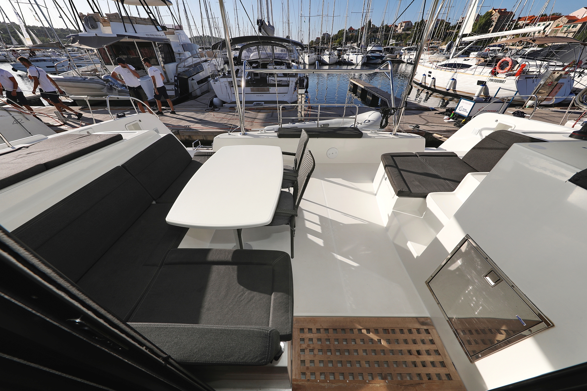 Lagoon 42 - 4 + 2 cab. — photo 7