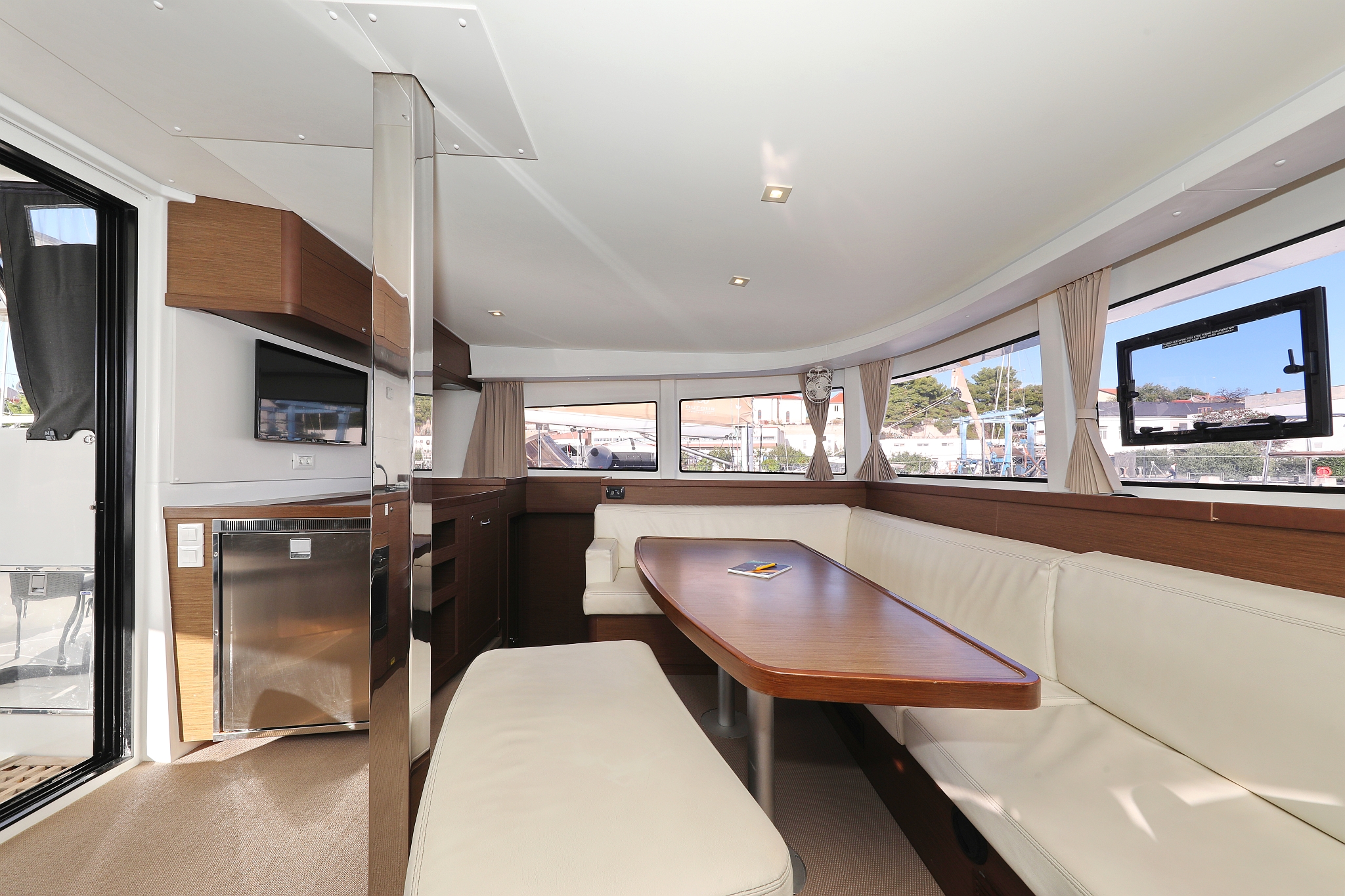 Lagoon 42 - 4 + 2 cab. — photo 12