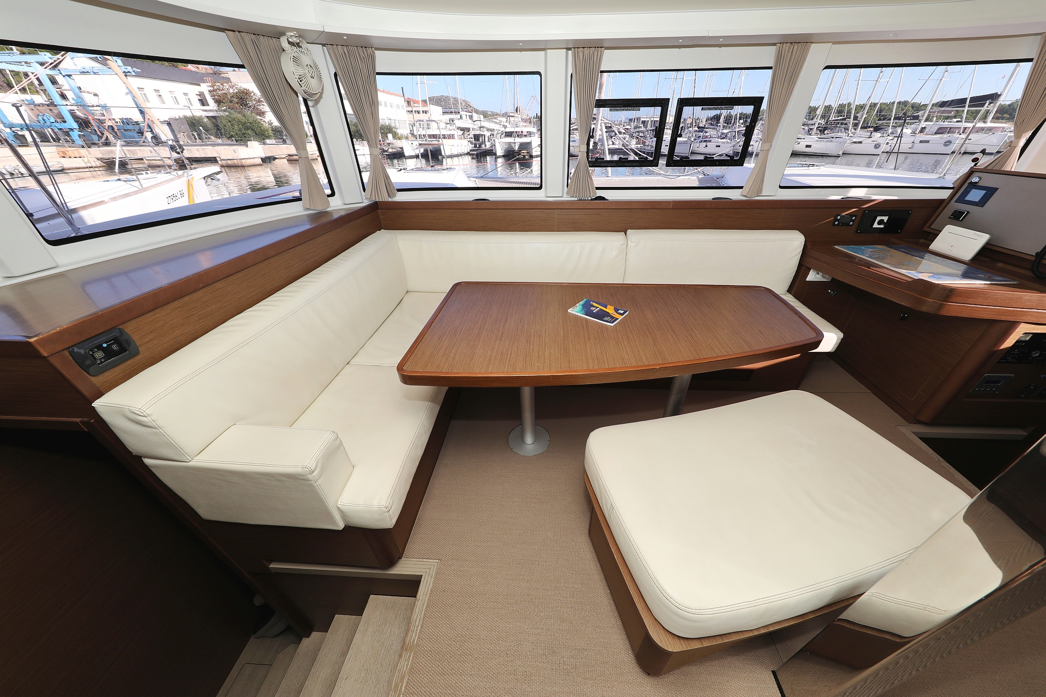 Lagoon 42 - 4 + 2 cab. — photo 14