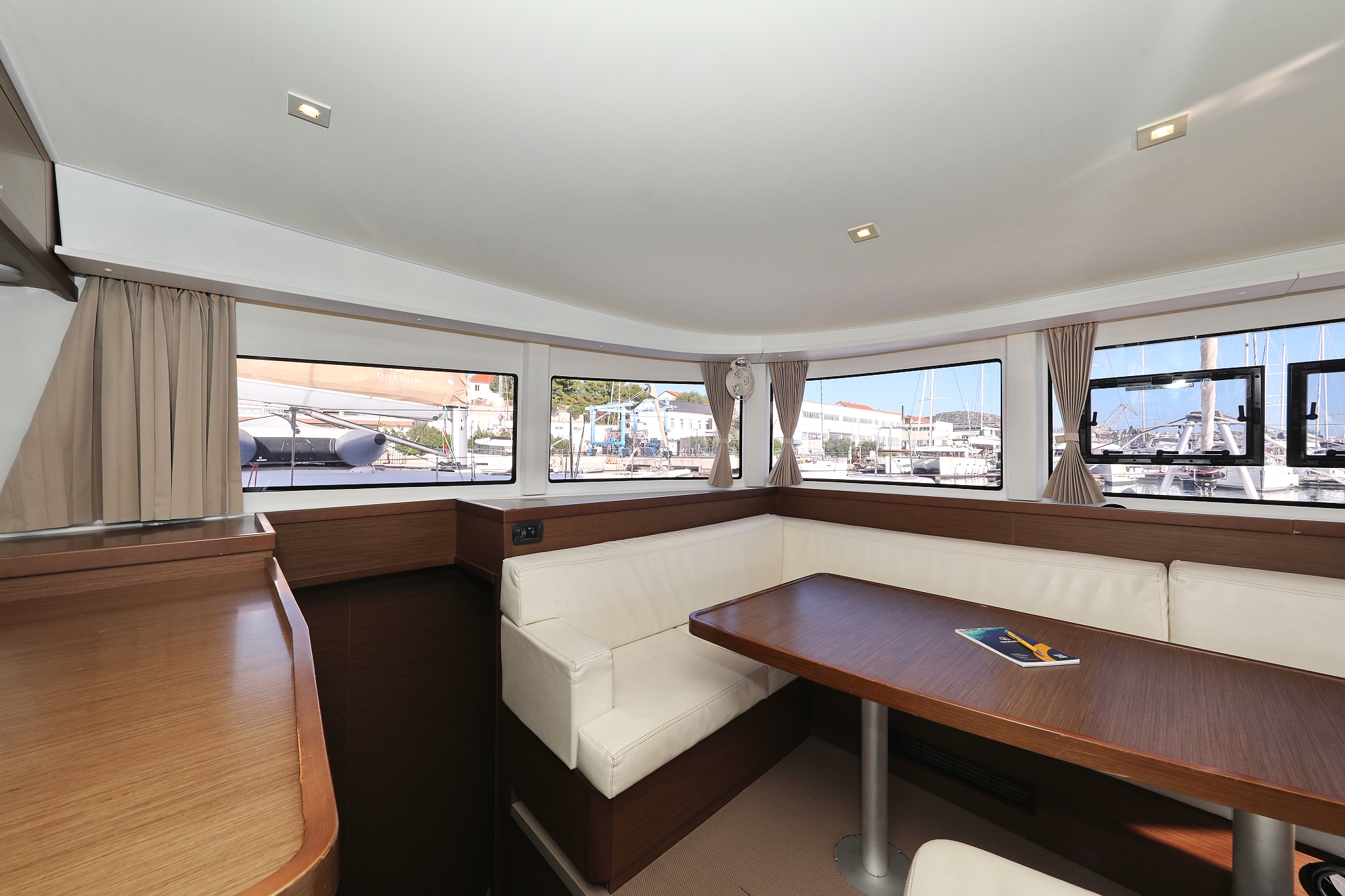 Lagoon 42 - 4 + 2 cab. — photo 18
