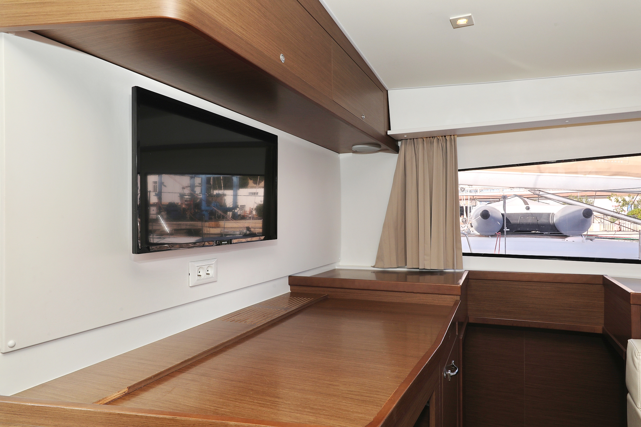 Lagoon 42 - 4 + 2 cab. — photo 20