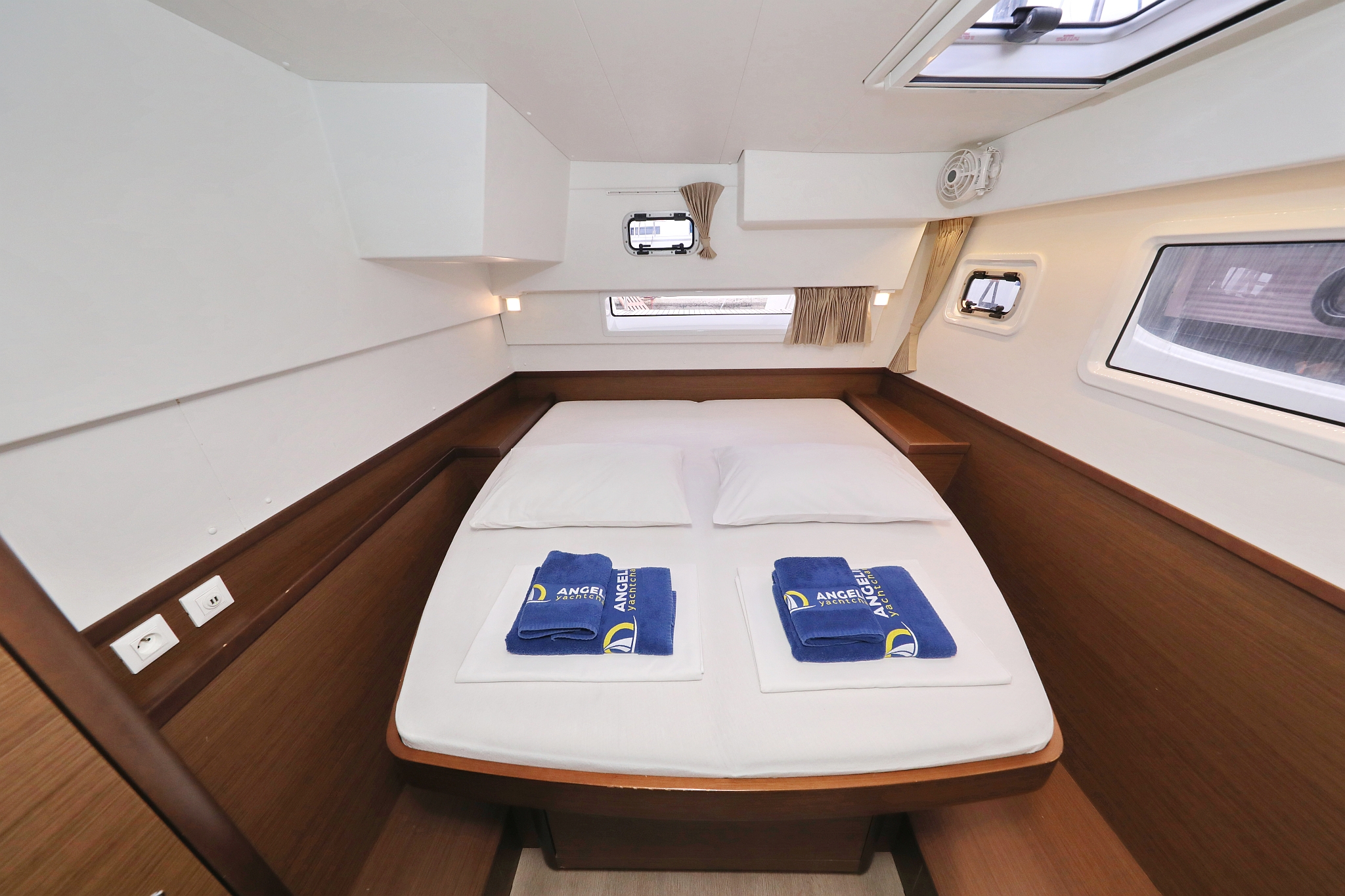 Lagoon 42 - 4 + 2 cab. — photo 24
