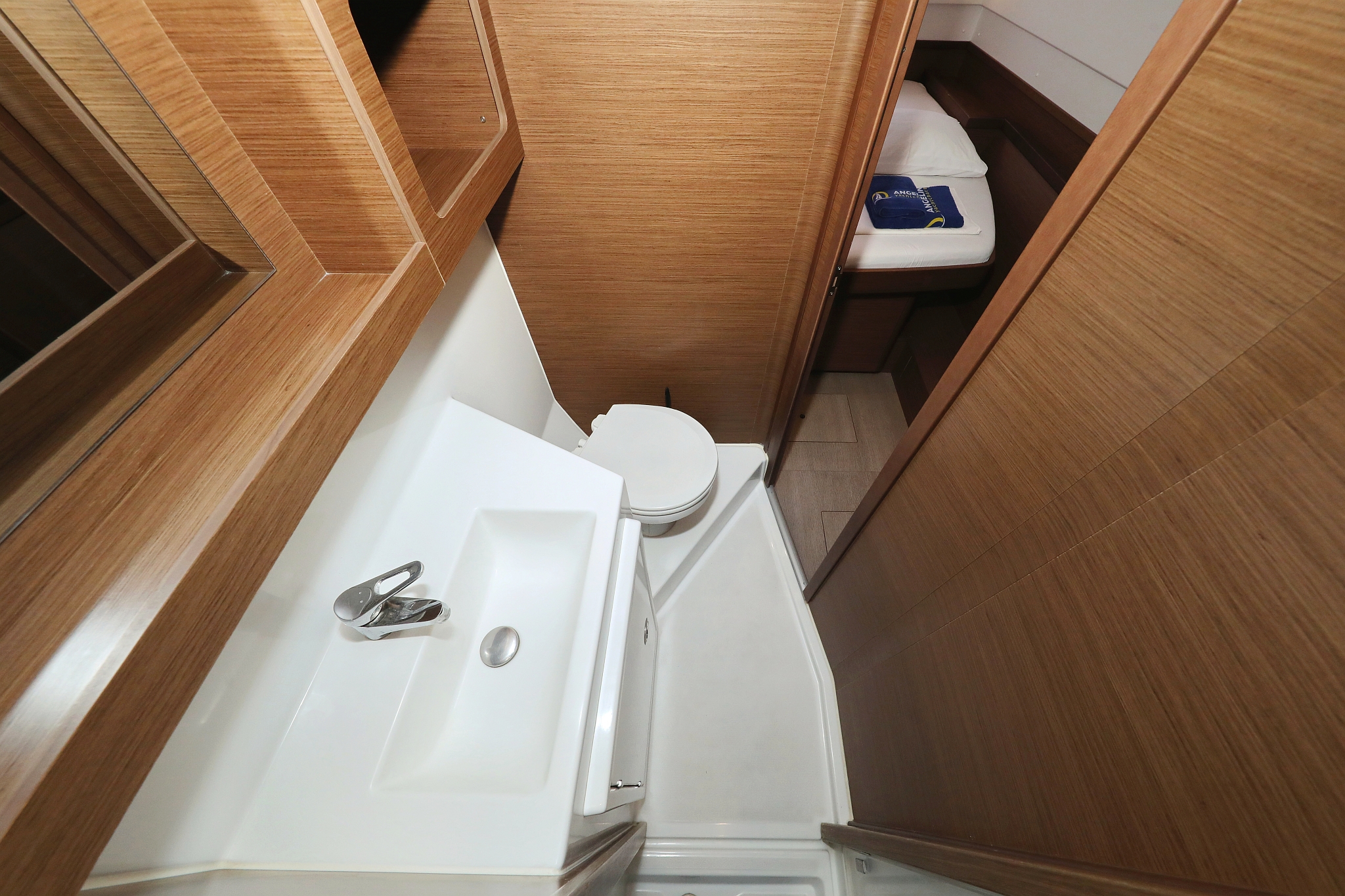 Lagoon 42 - 4 + 2 cab. — photo 34