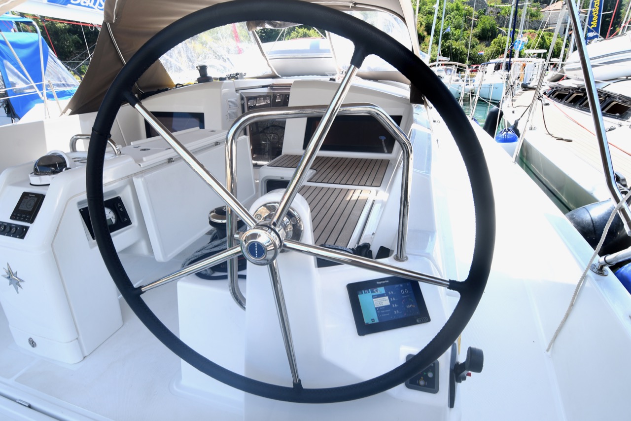 Sun Odyssey 440 - 4 cab. — photo 3