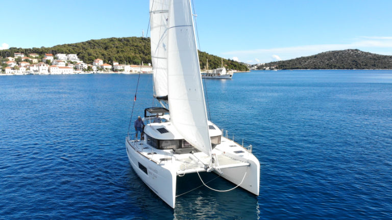 Lagoon 40 - 4 + 1 cab. — photo 6