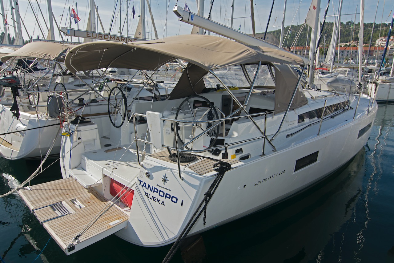 Sun Odyssey 440 - 4 cab. — photo 1