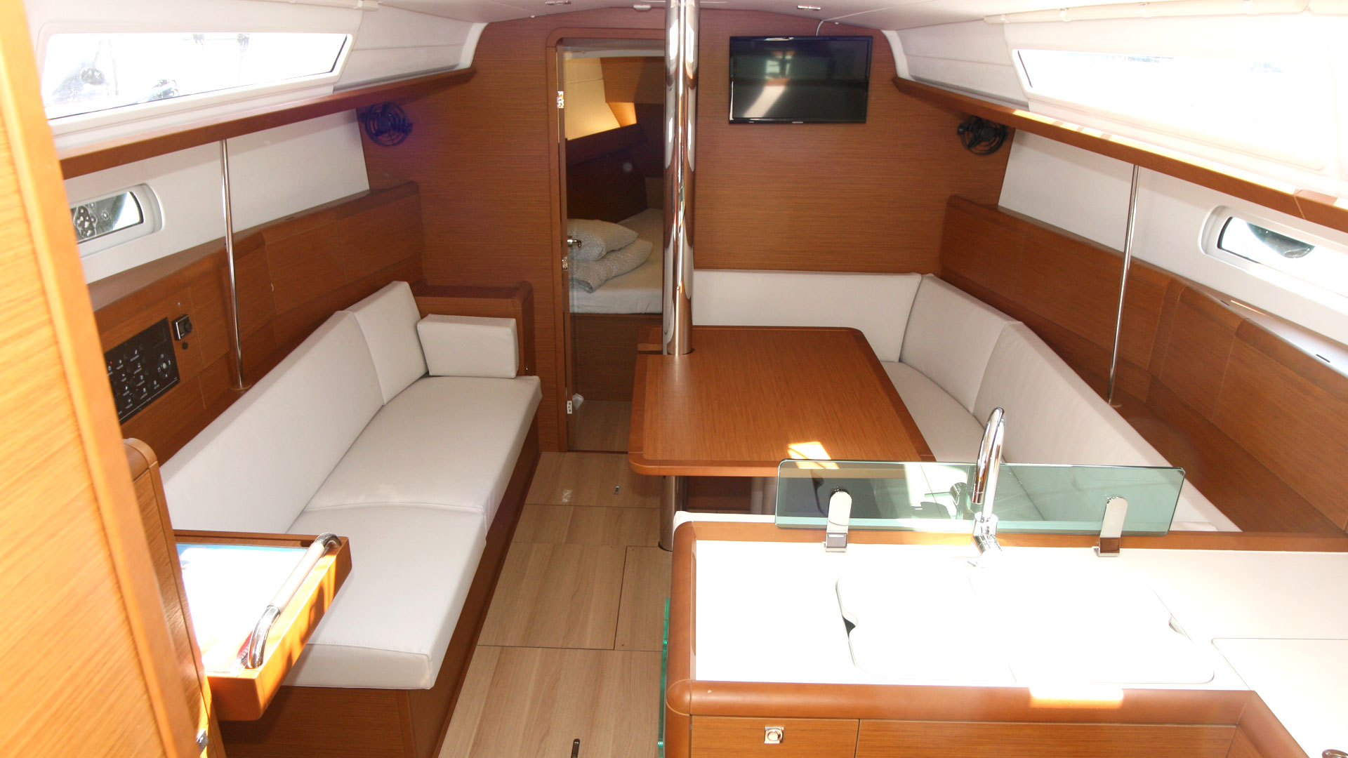 Sun Odyssey 389 - 2 cab. — photo 9