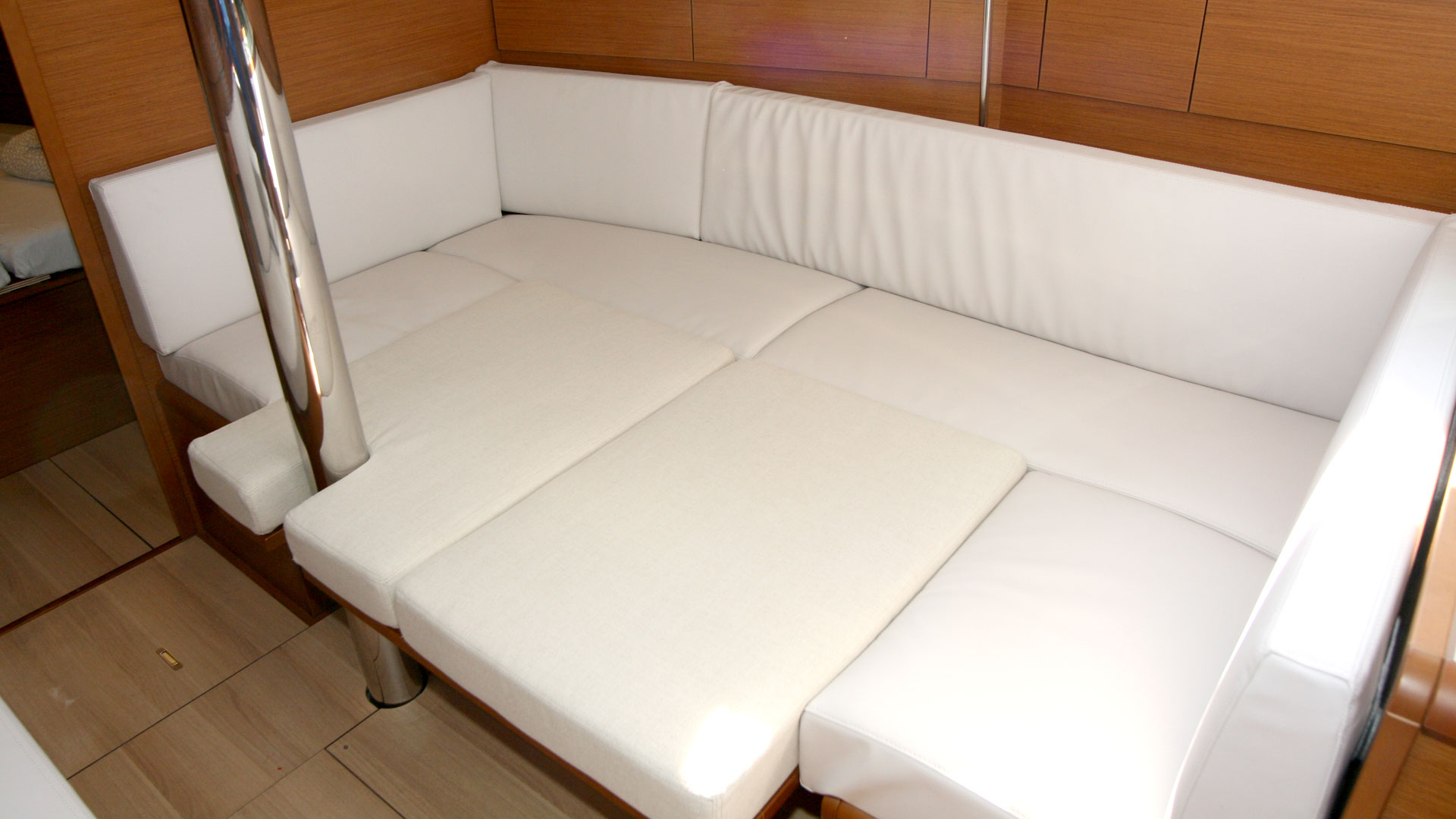 Sun Odyssey 389 - 2 cab. — photo 13