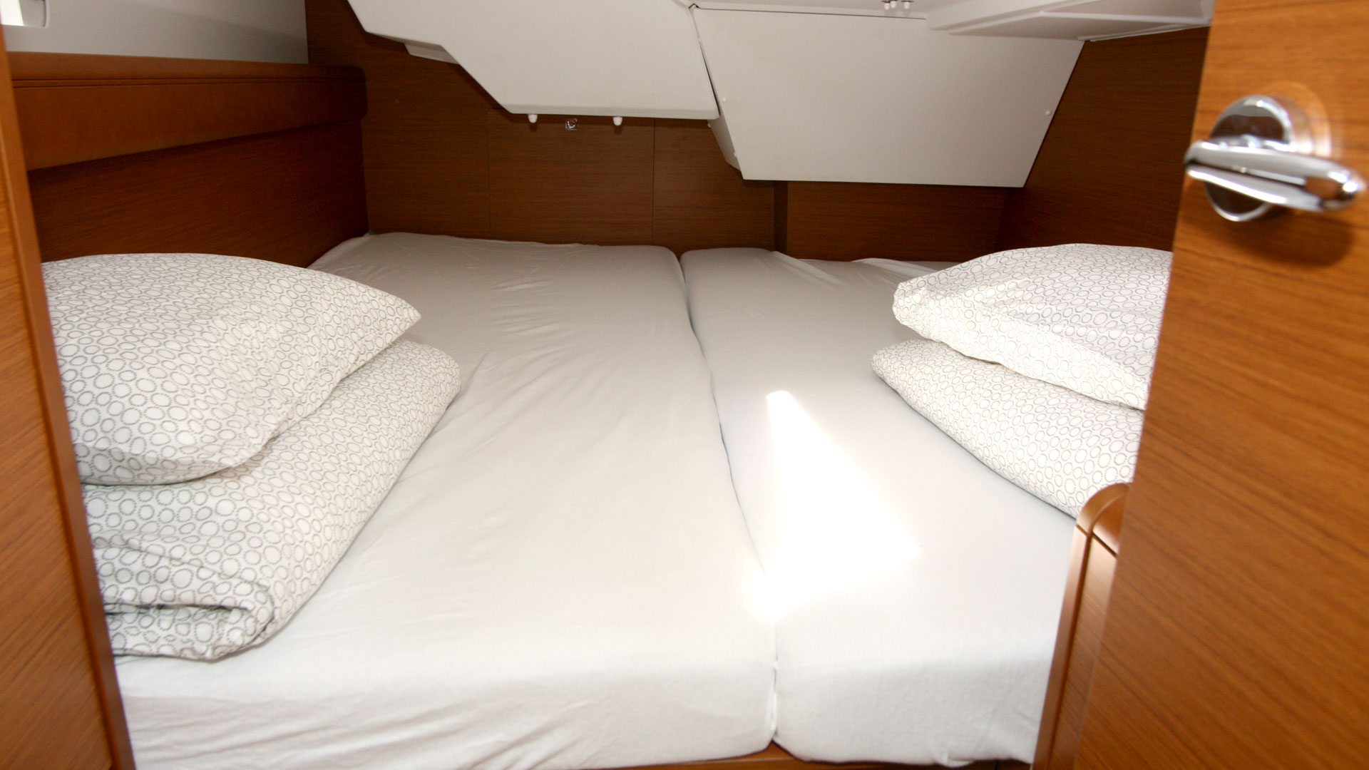 Sun Odyssey 389 - 2 cab. — photo 16