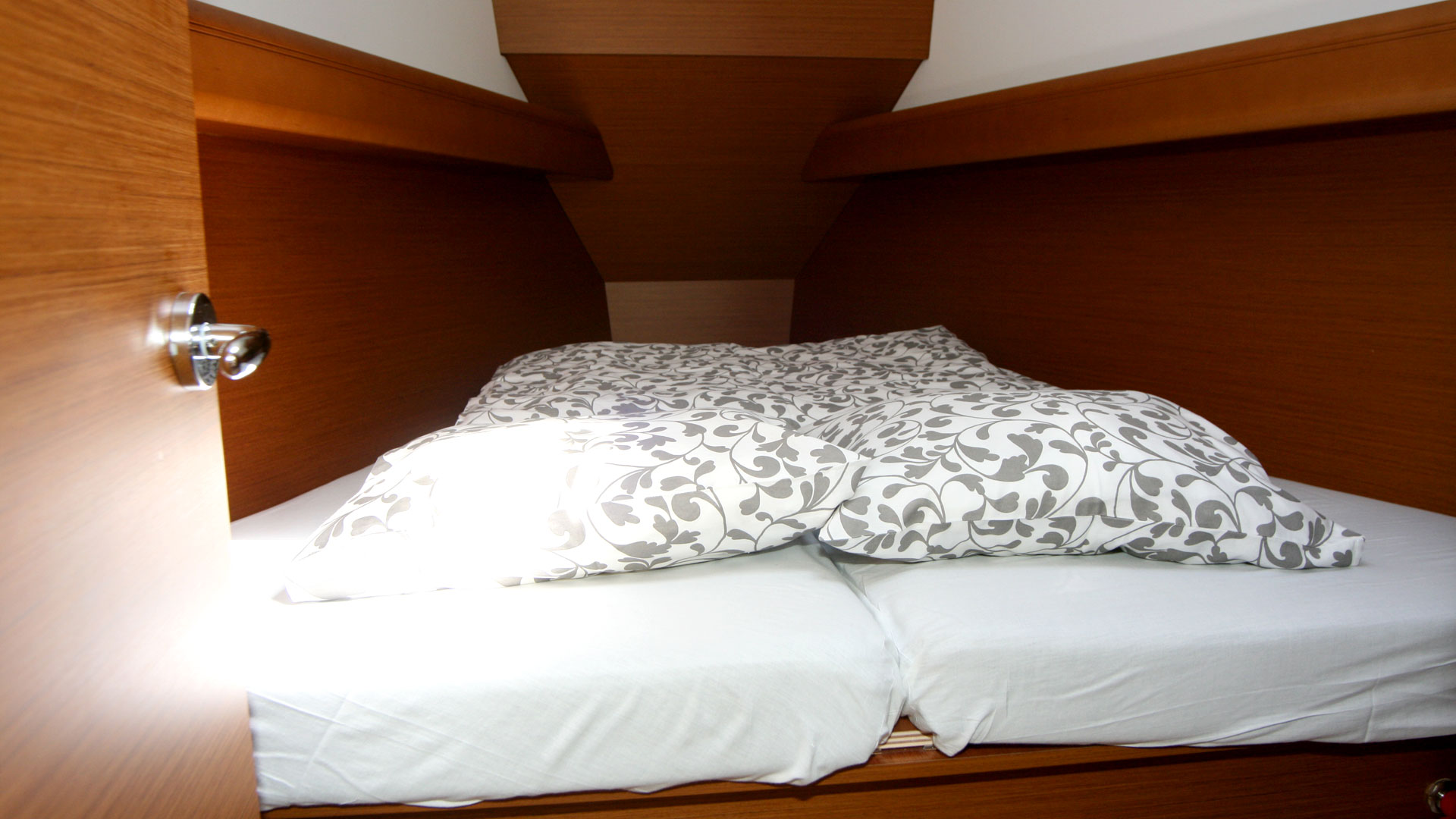 Sun Odyssey 389 — photo 15