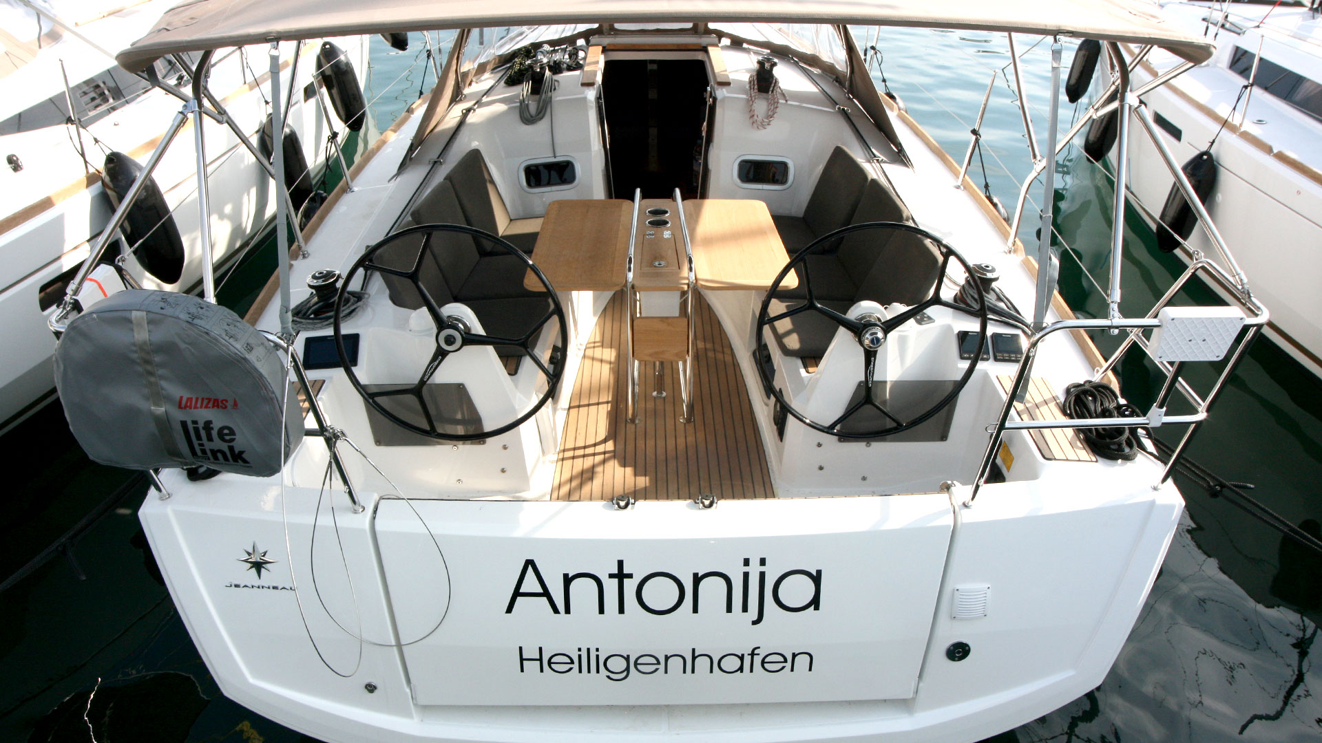 Sun Odyssey 349 - 2 cab. — photo 1