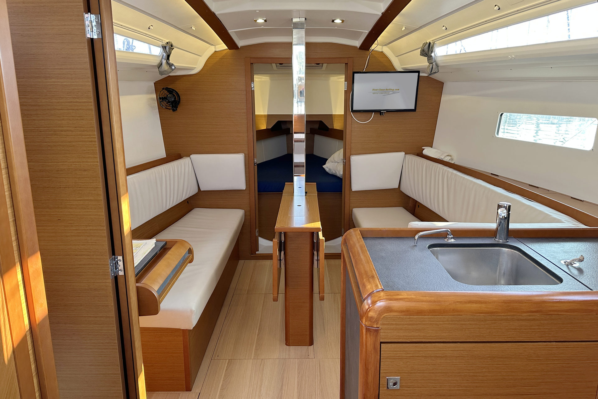 Sun Odyssey 349 - 2 cab. — photo 6