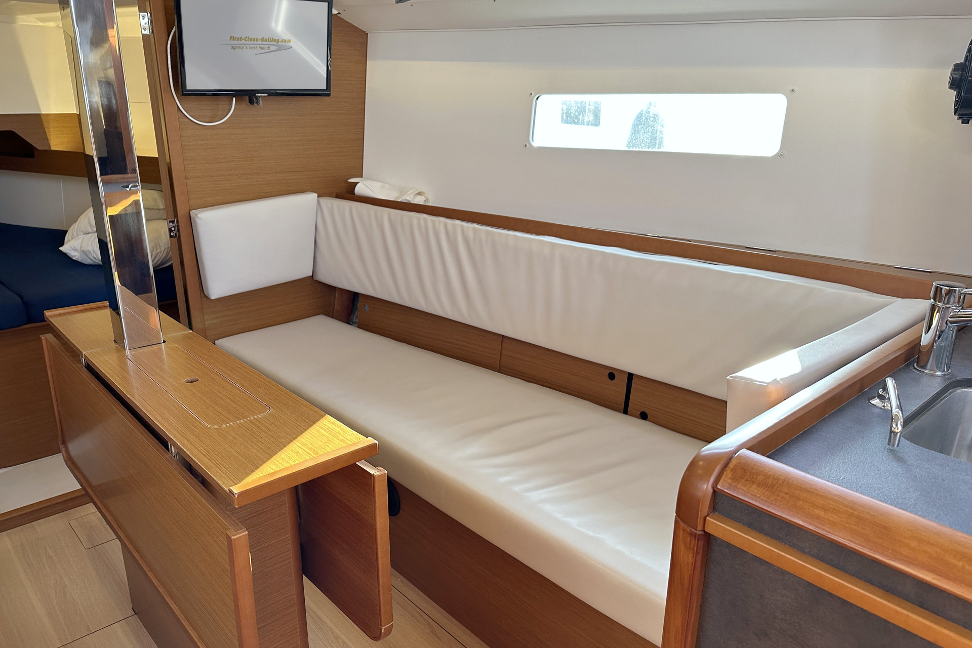 Sun Odyssey 349 - 2 cab. — photo 8