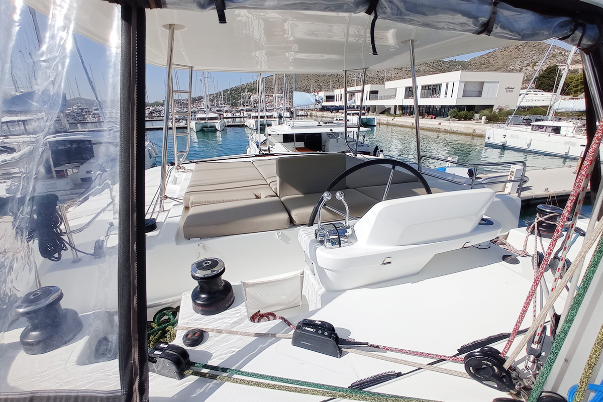 Lagoon 50 - 6 + 1 cab. — photo 19
