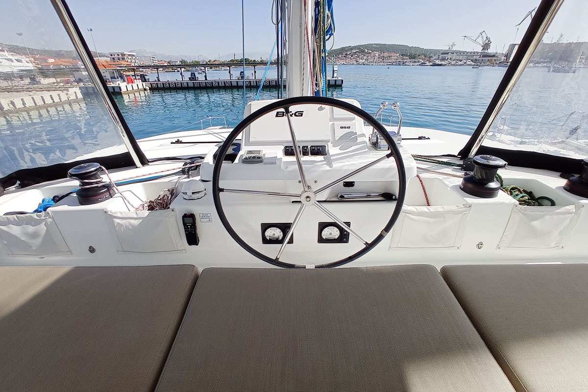 Lagoon 50 - 6 + 1 cab. — photo 23