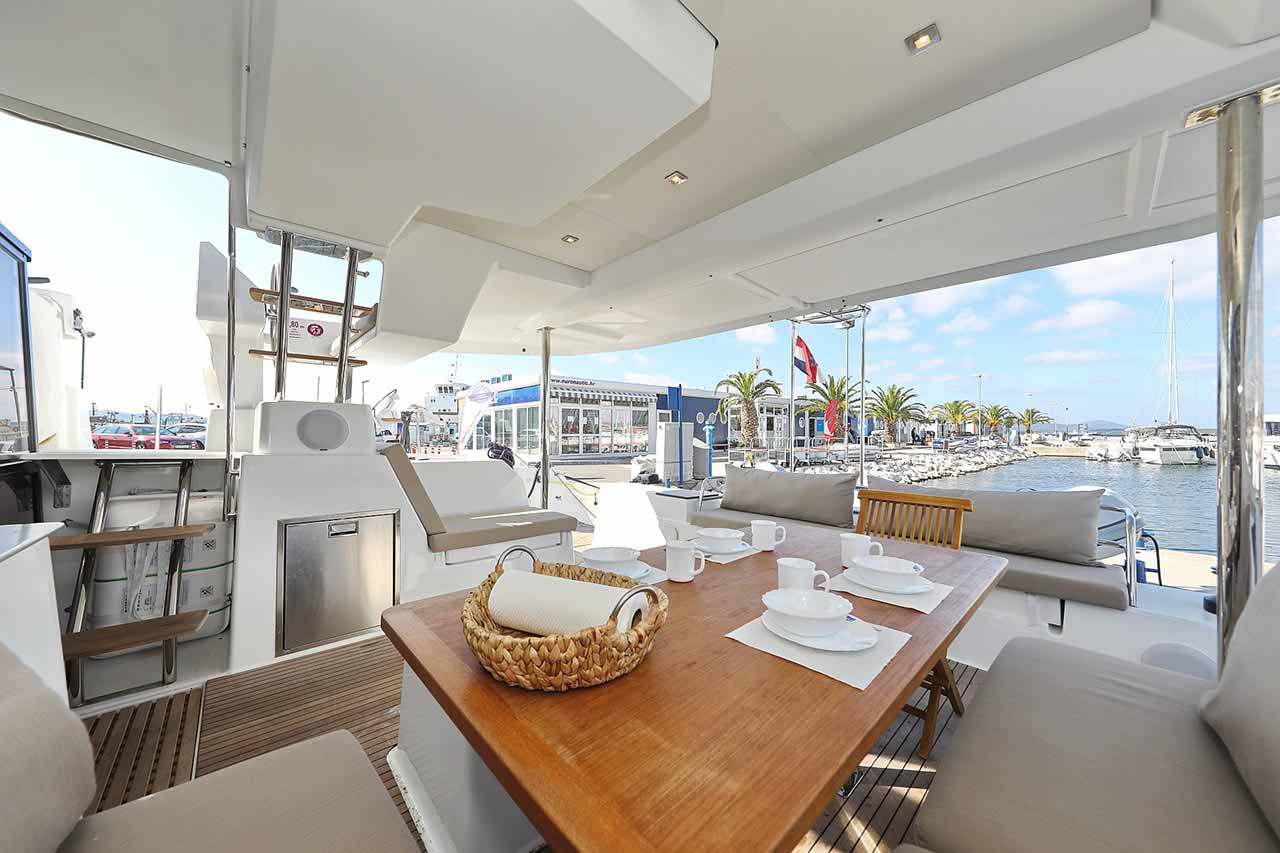 Fountaine Pajot Saona 47 Quintet - 5 + 1 cab. — photo 11