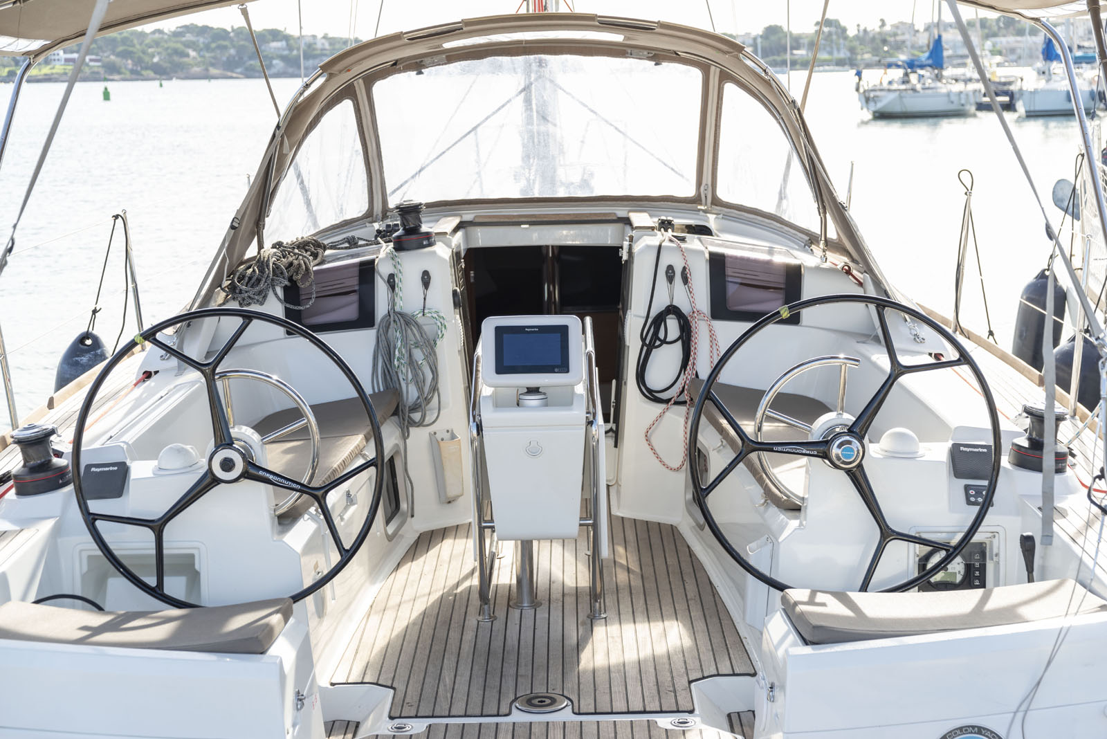 Sun Odyssey 389 — photo 4