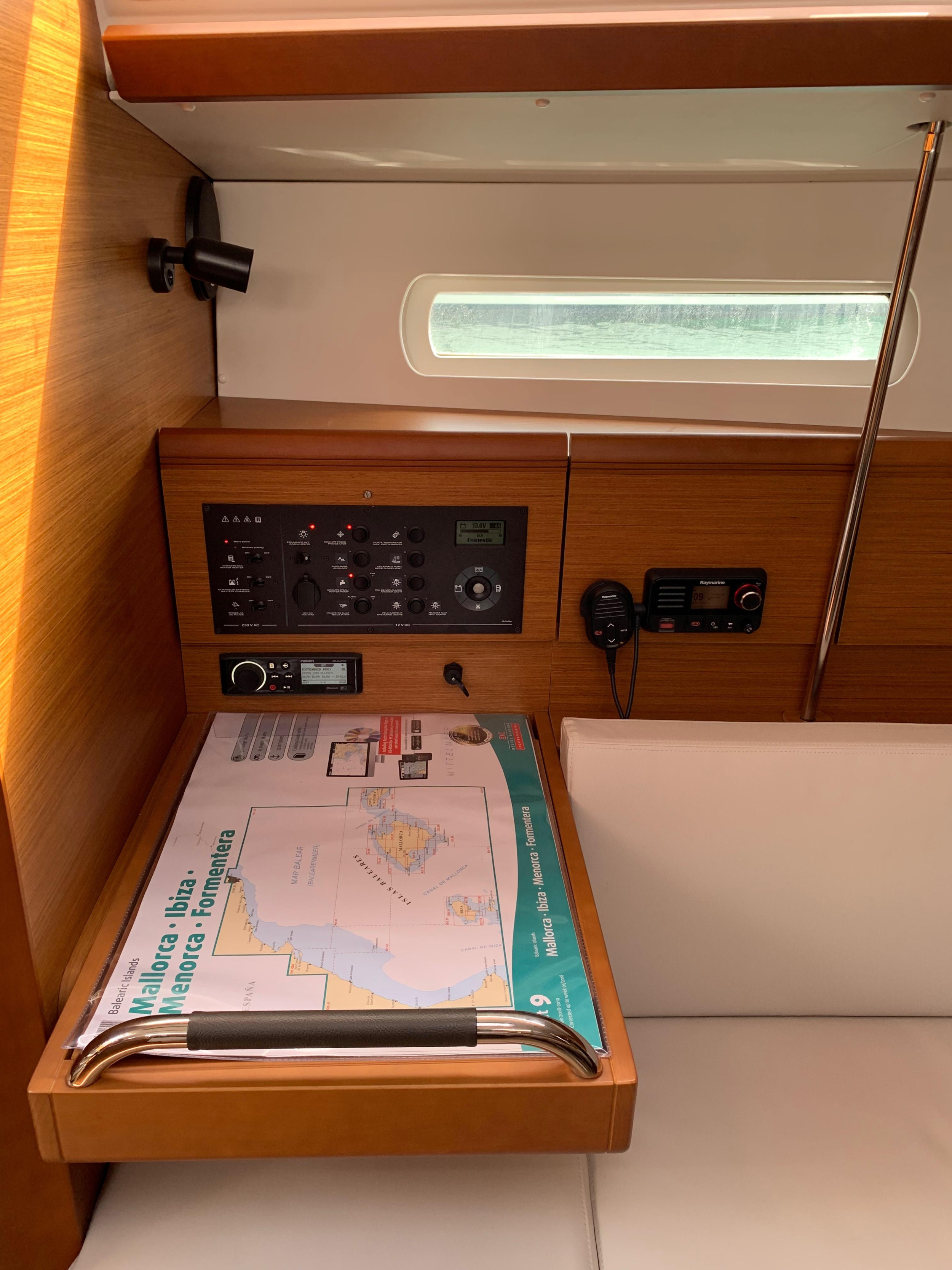 Sun Odyssey 389 — photo 7