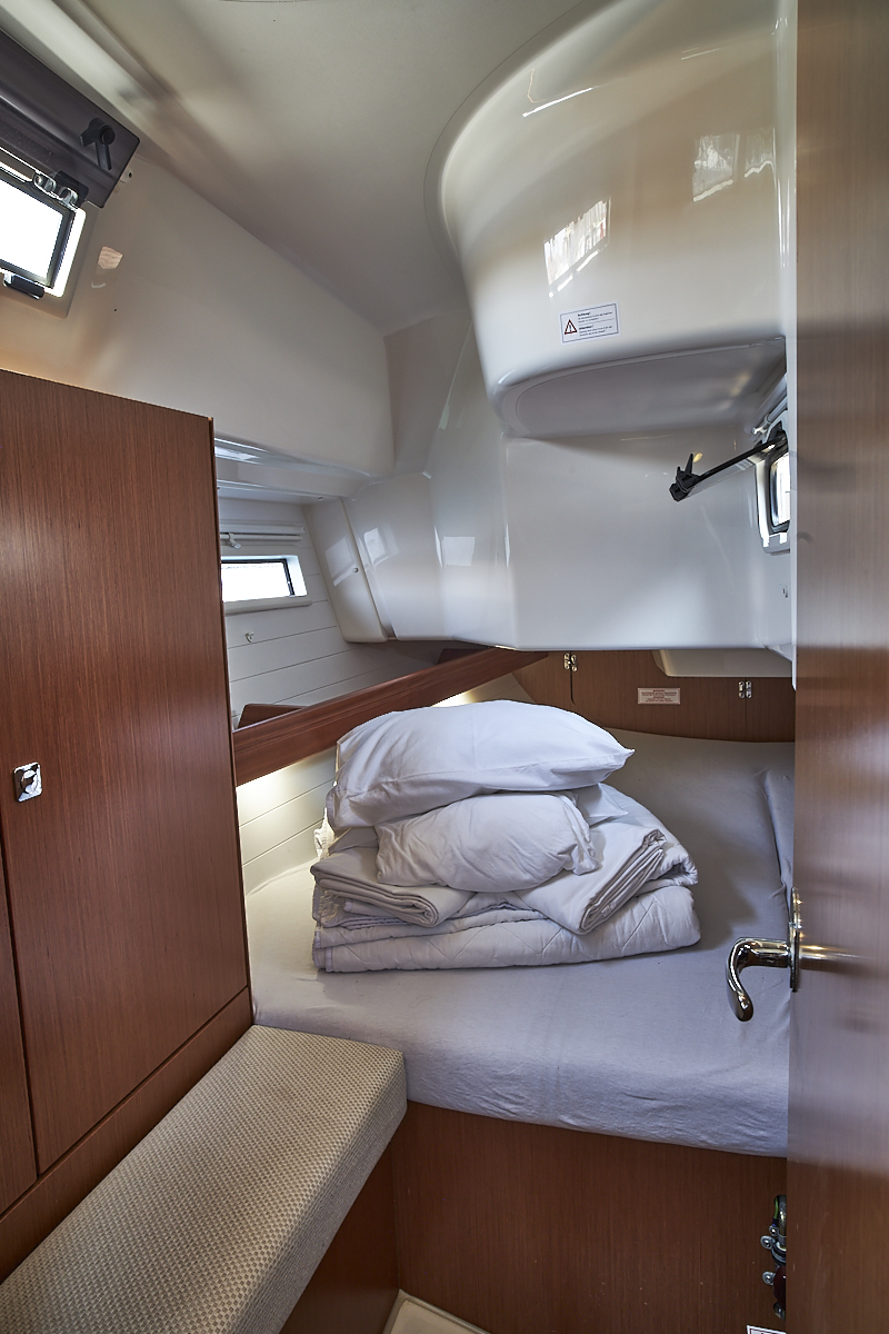 Bavaria Cruiser 34 — photo 11