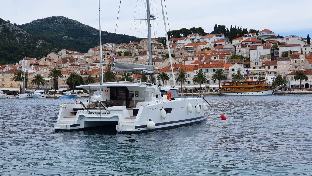 Fountaine Pajot Astrea 42 - 4 + 2 cab. — photo 1