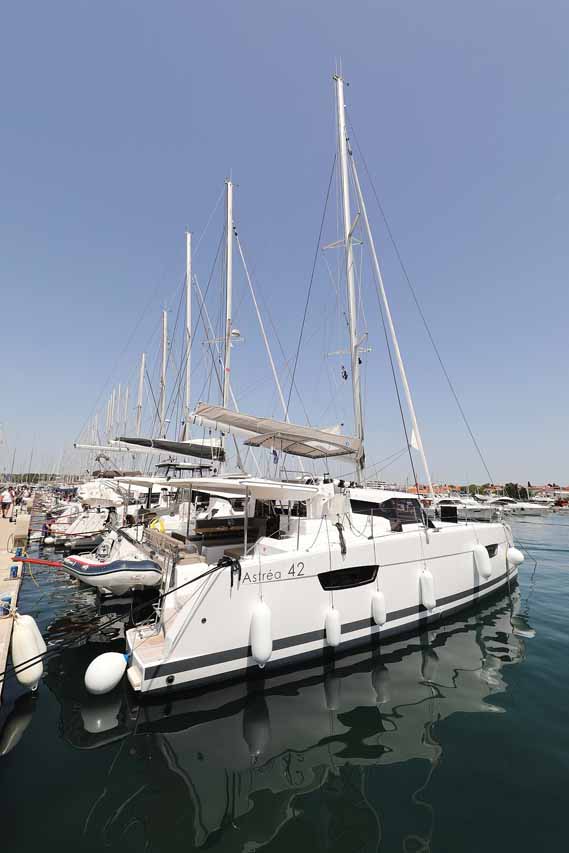 Fountaine Pajot Astrea 42 — photo 4