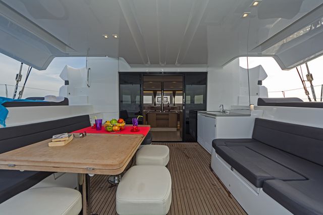 Lagoon 50 - 6 + 2 cab. — photo 23