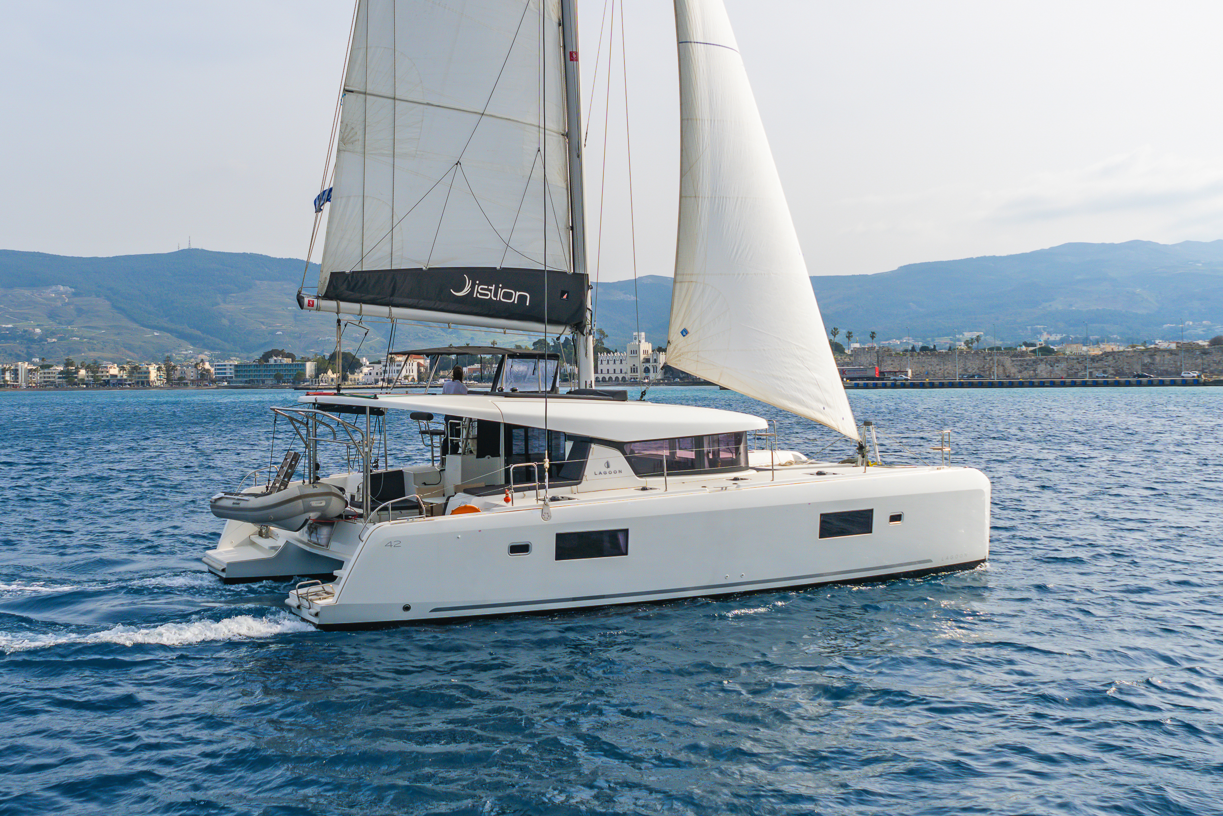 Lagoon 42 - 4 + 2 cab. — photo 7