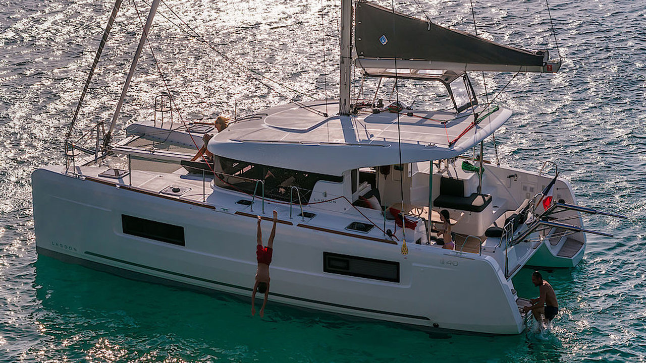 Lagoon 40 - 4 + 1 cab. — photo 1