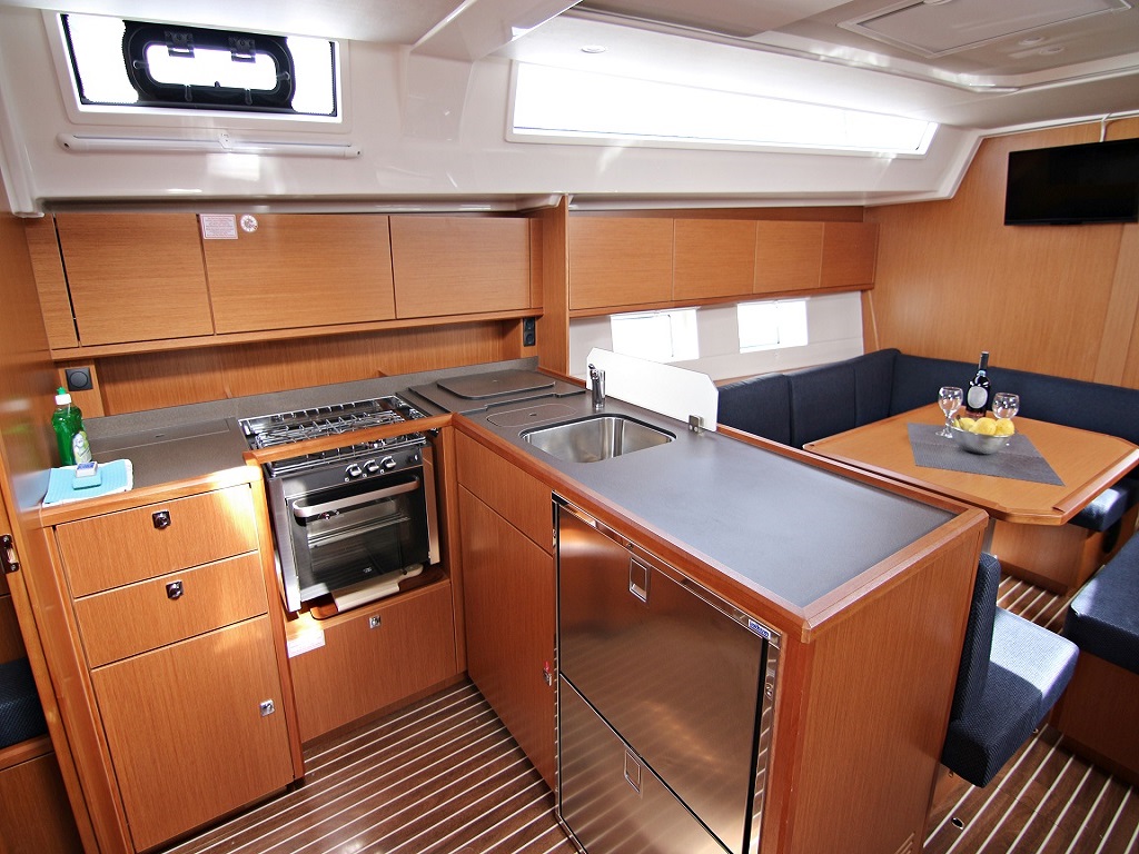 Bavaria C45 - 5 cab. — photo 8