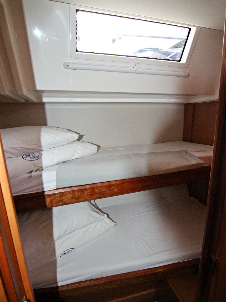 Bavaria C45 - 5 cab. — photo 17