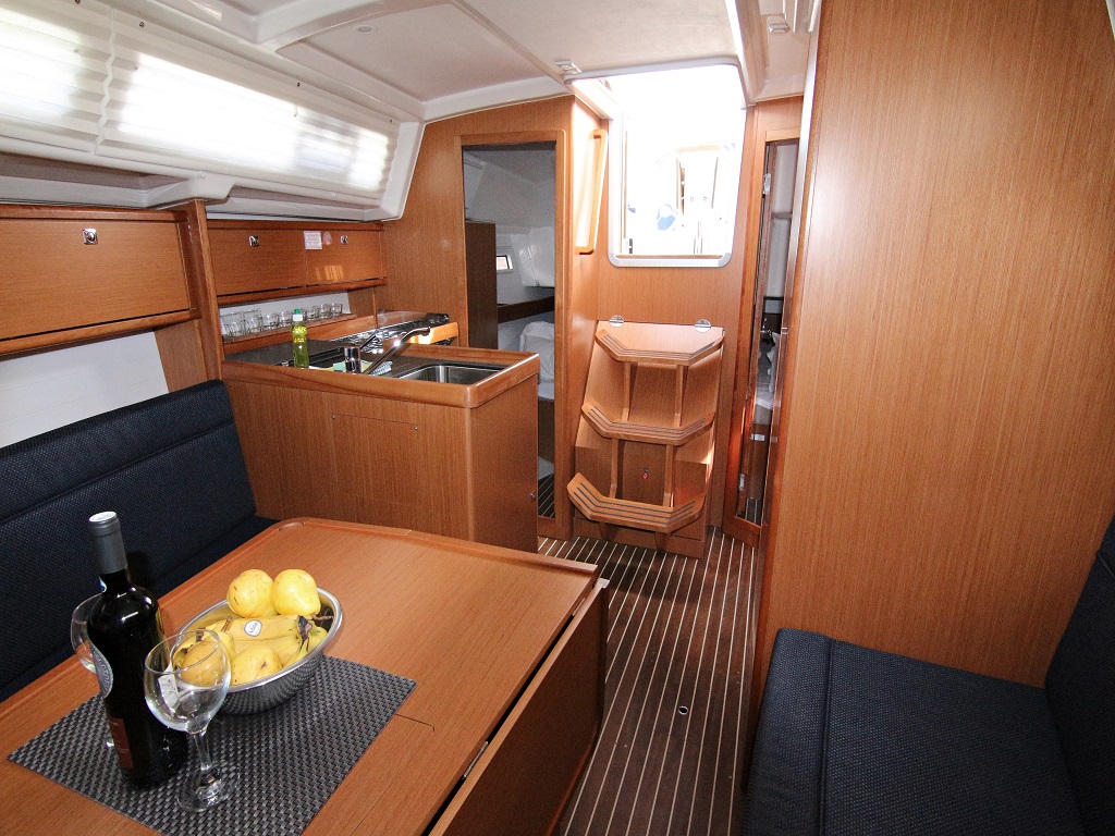 Bavaria Cruiser 34 — photo 7