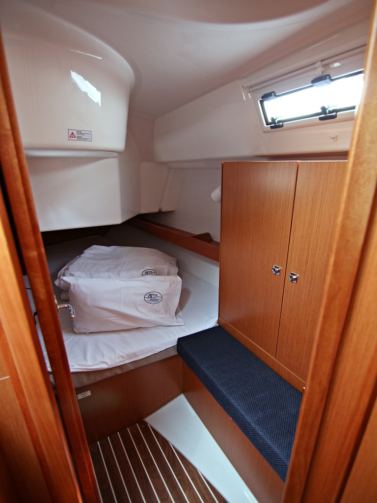 Bavaria Cruiser 34 — photo 9