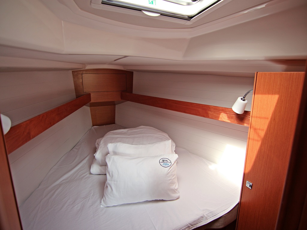 Bavaria Cruiser 34 — photo 11