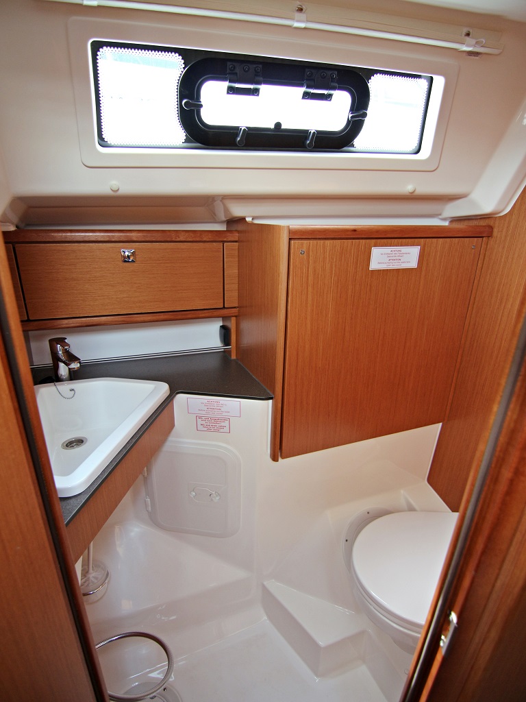 Bavaria Cruiser 34 — photo 12