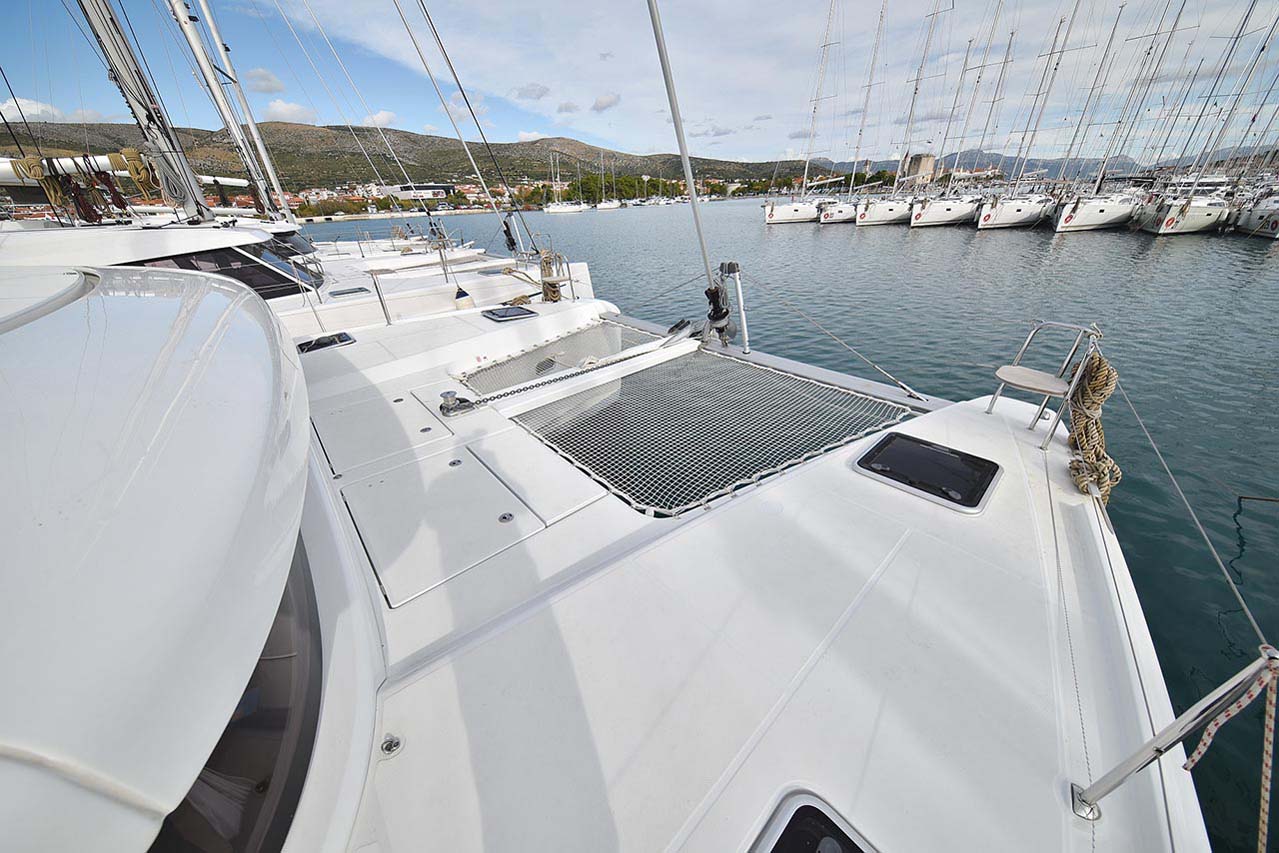 Lagoon 42 - 4 + 2 cab. — photo 7